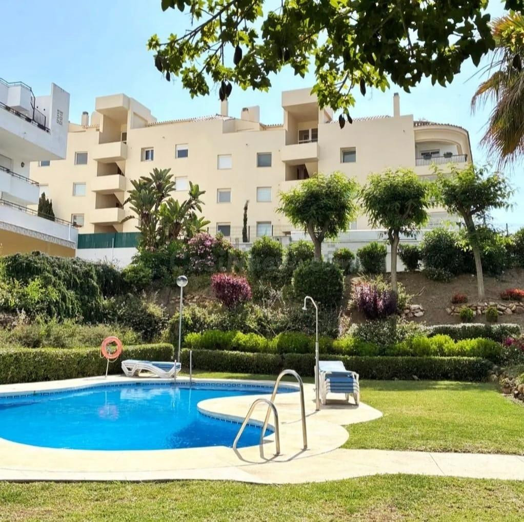 Ático con solárium privado, vistas al mar y orientación sur  - foto 5