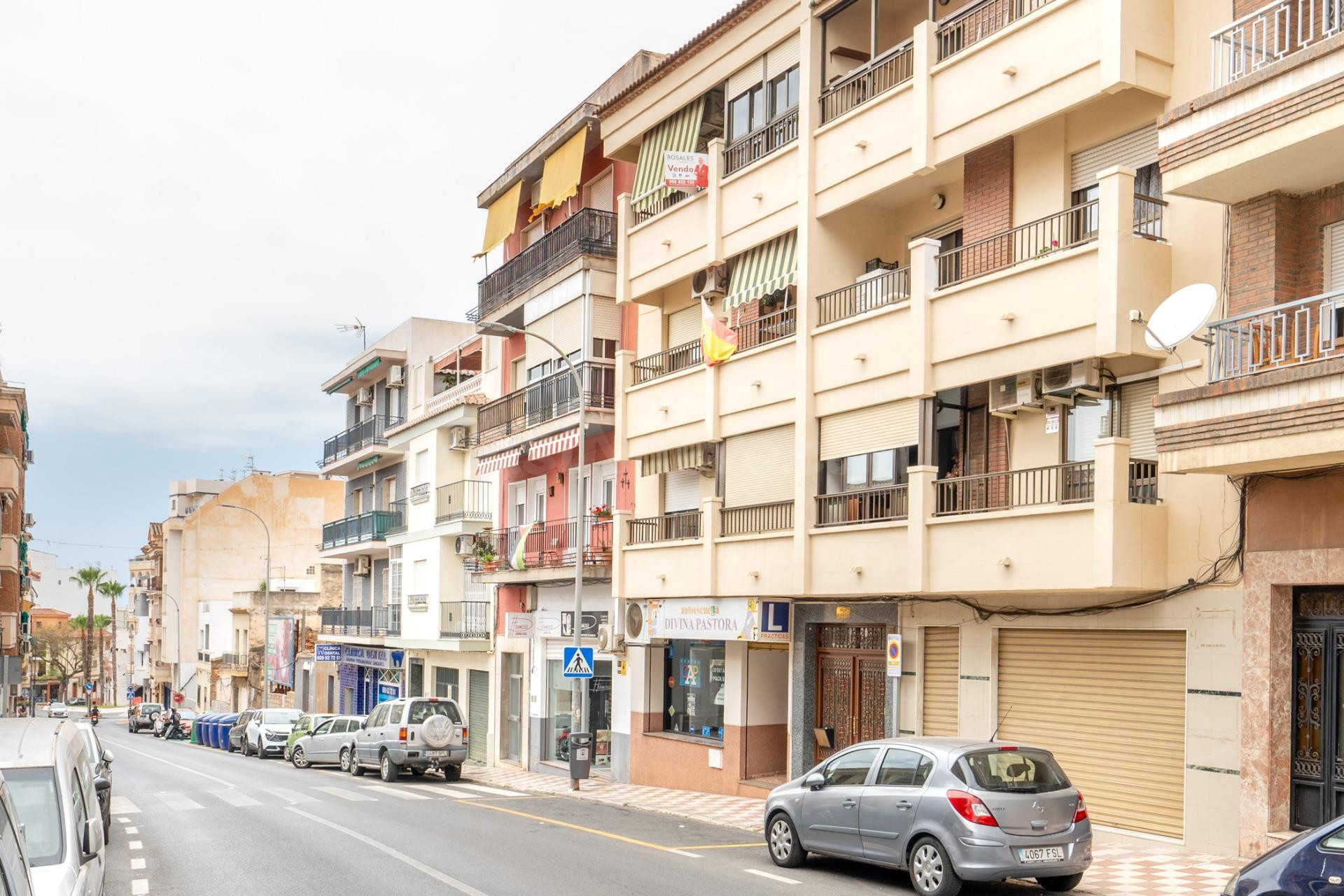 Amplio y Luminoso Piso en el Corazón de Motril con OPCION a 