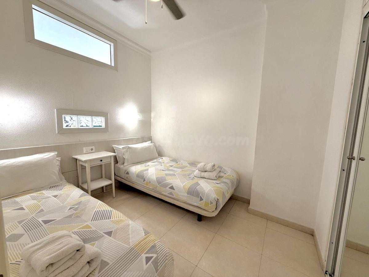 Apartamento con licencia turística en Hotel Las Palmeras – F - foto 4