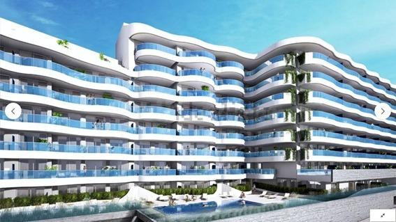 Piso de 2 dormitorios con terraza y vistas al mar en el cent