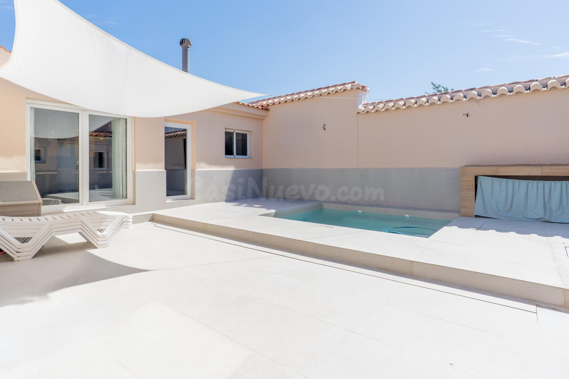 Venta de casa de diseño en PUNTALON con PISCINA Y GARAJE!!!!