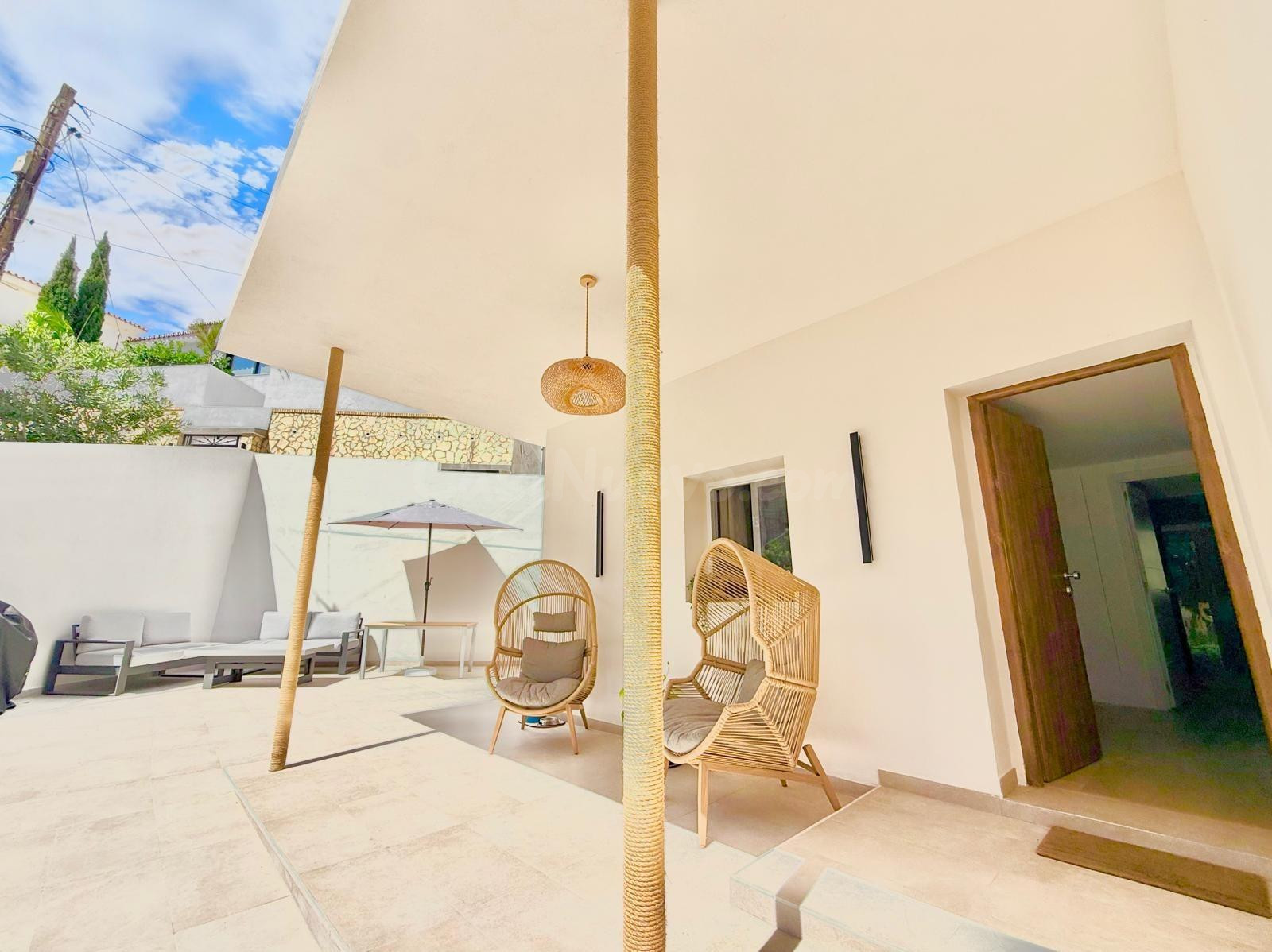 Villa moderna renovada cerca de la playa