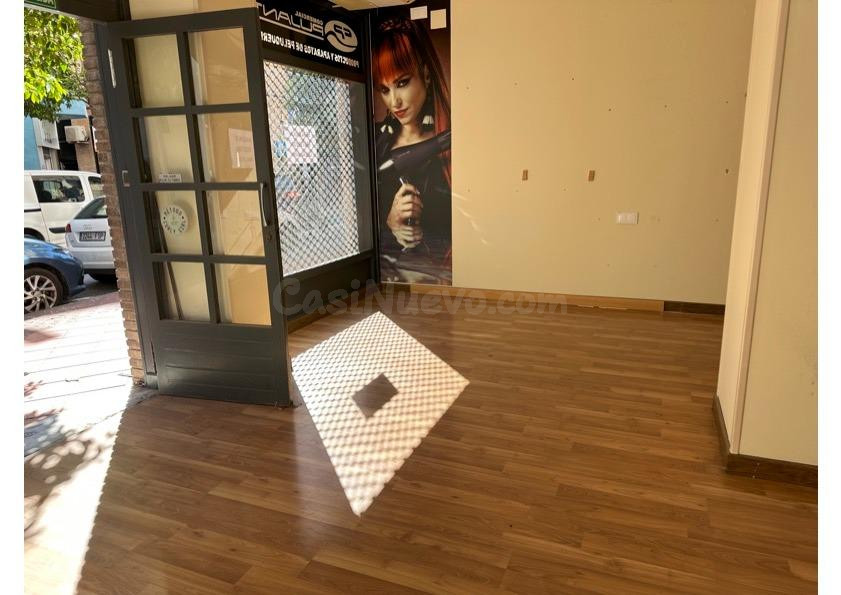 Local comercial con doble escaparate en zona de alto tránsit - foto 5