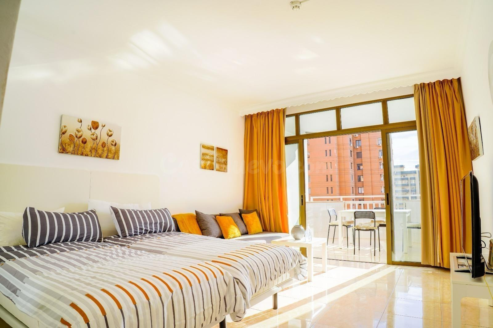 Apartamento con licencia turística en Hotel Las Palmeras – F