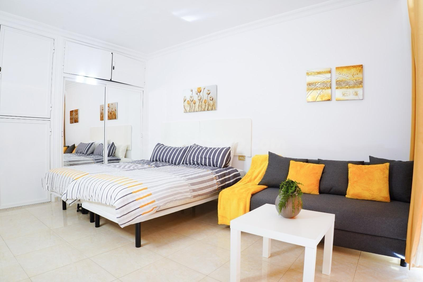 Apartamento con licencia turística en Hotel Las Palmeras – F - foto 3