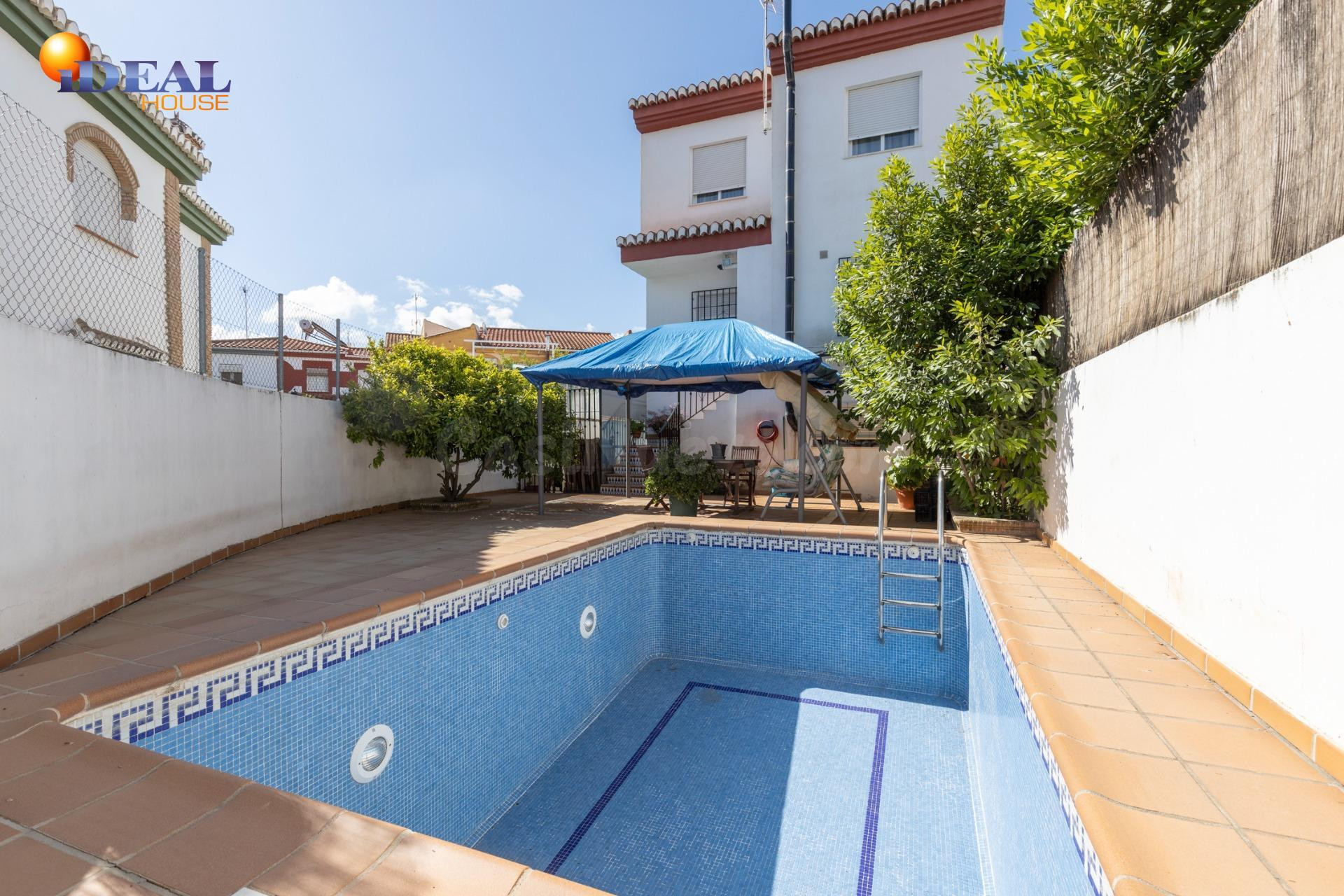 Estupenda casa pareada con piscina en Híjar