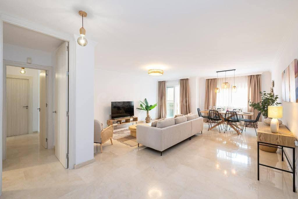 140 m2 RECIÉN REFORMADOS A 4 MINUTOS DE LA PLAYA | 4 DORMITO - foto 4