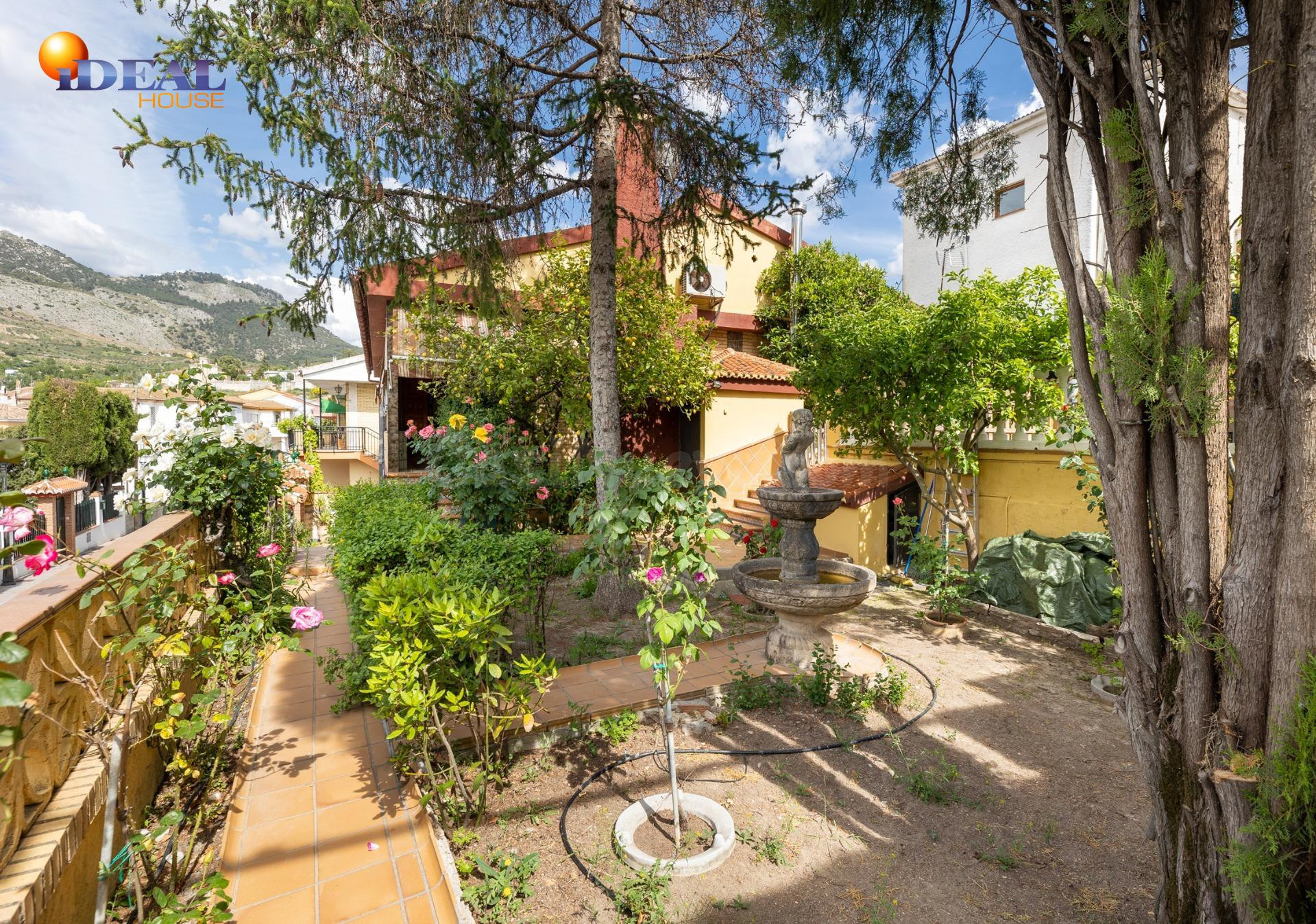 Espectacular chalet independiente con piscina en Alfacar - foto 3