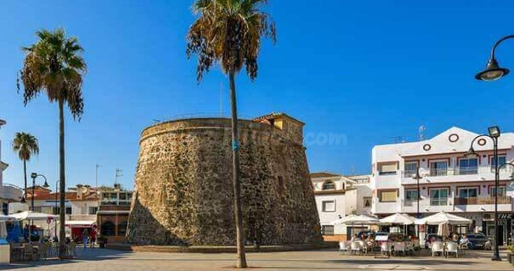 ¡GARAJE PARA 4 COCHES A PASOS DE LA PLAYA! Gran oportunidad  - foto 5