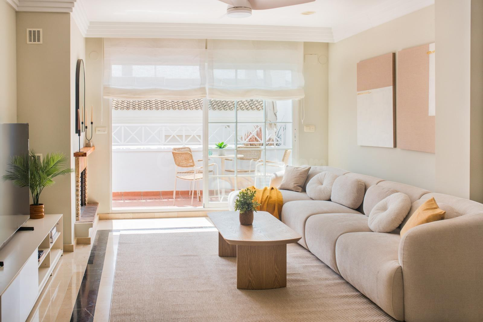 Elegante apartamento con amplia terraza y 2 plazas de garaje - foto 2