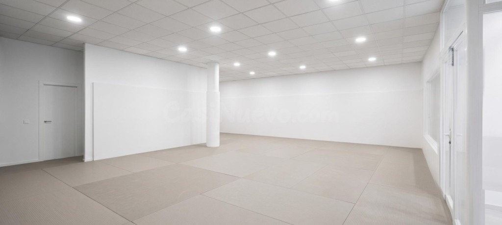 Local comercial diáfano de 110 m² | Oportunidad para inverso - foto 2
