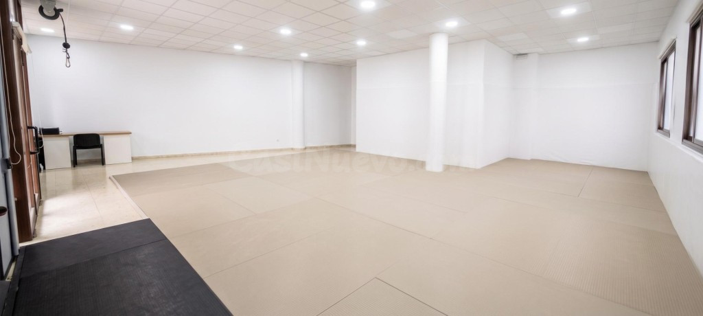 Local comercial diáfano de 110 m² | Oportunidad para inverso - foto 3