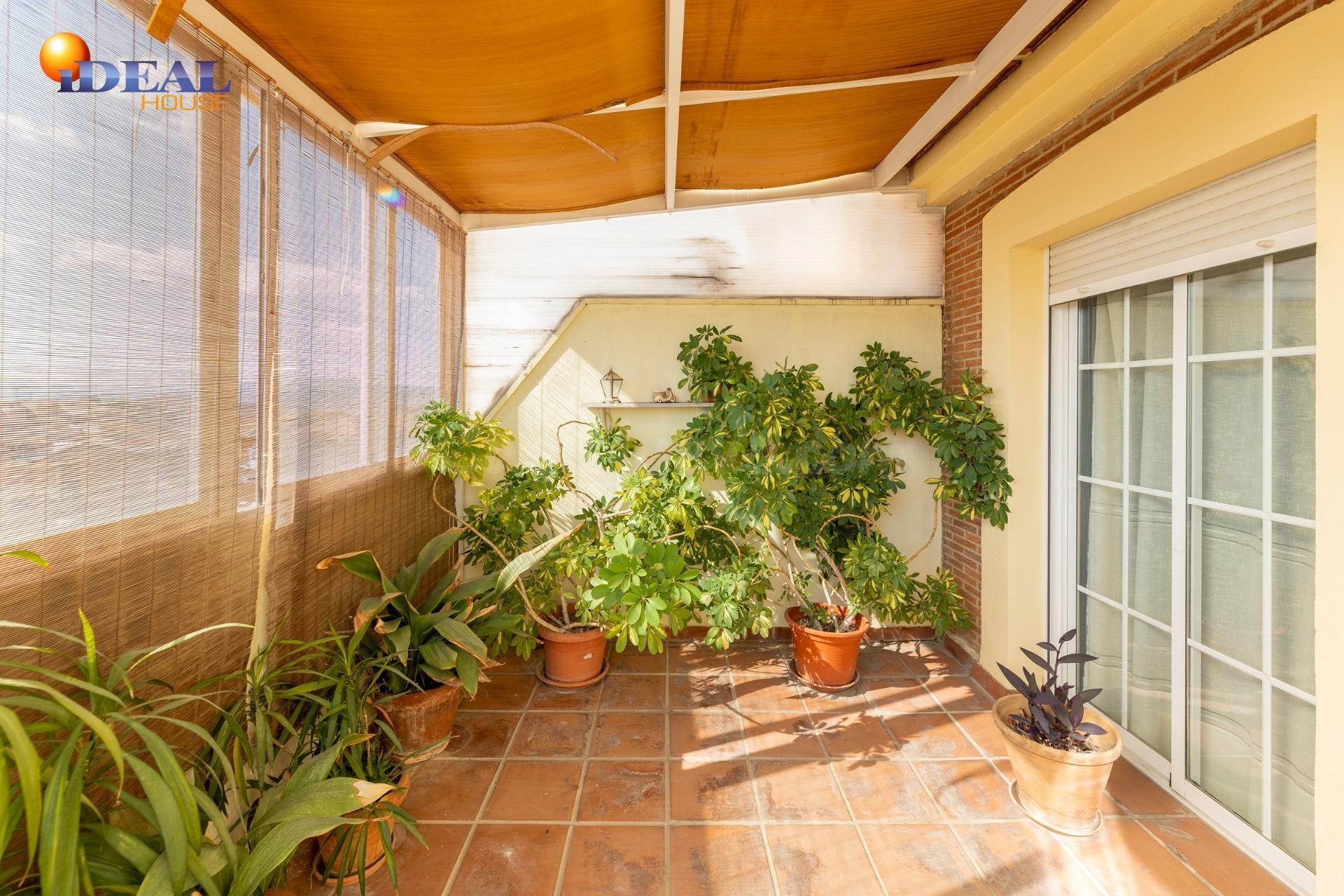 * Ático Soleado con Gran Terraza en Esquina - foto 4