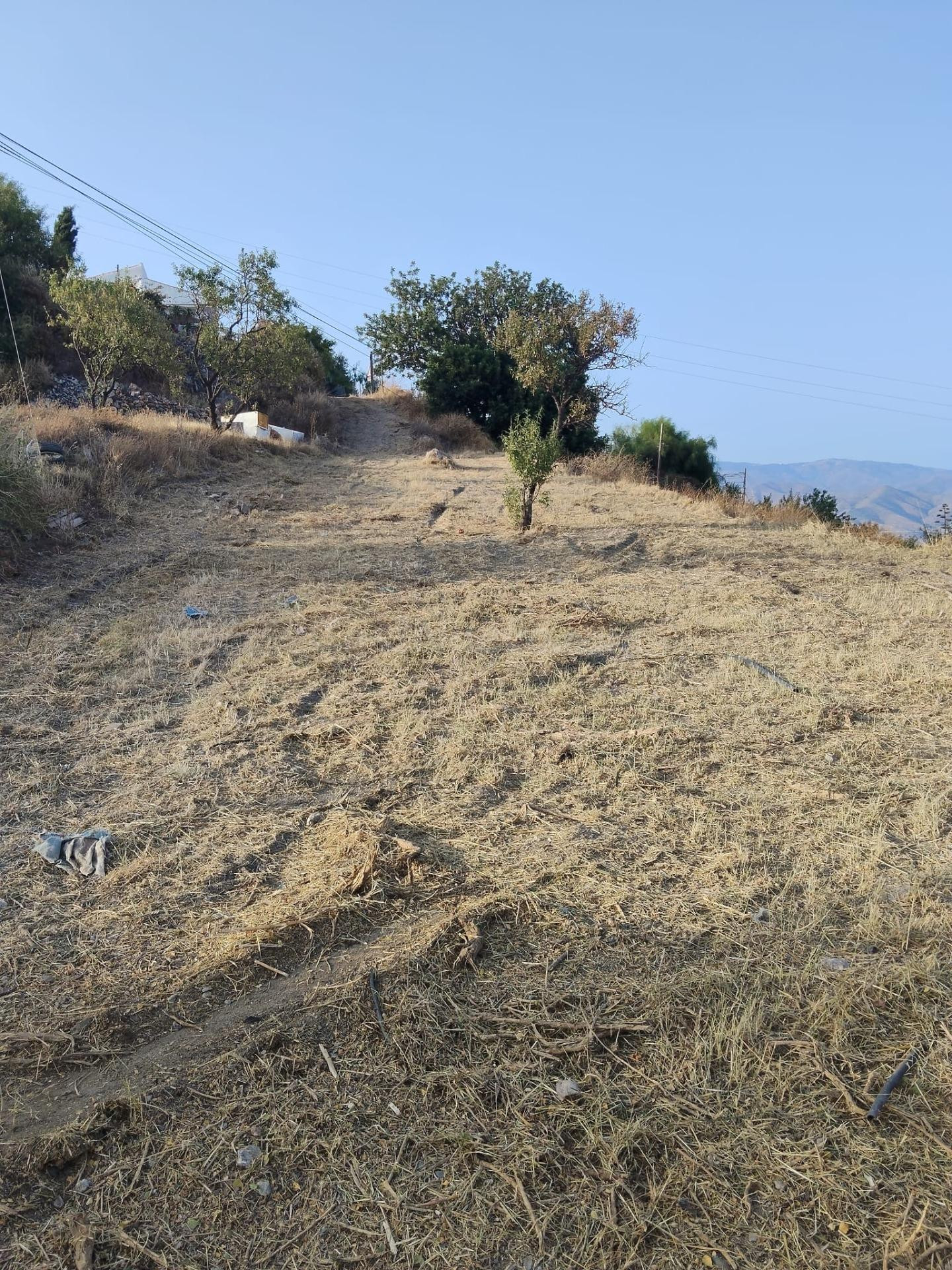 Finca rústica de 1.704 m2 con acceso directo y vistas panorá