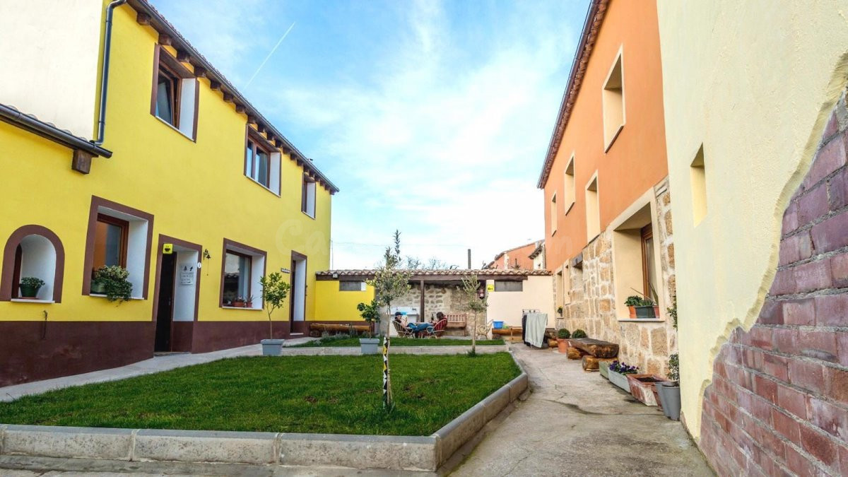 ALBERGUE + VIVIENDA PARA EMPEZAR A TRABAJAR EN CASTROJERIZ