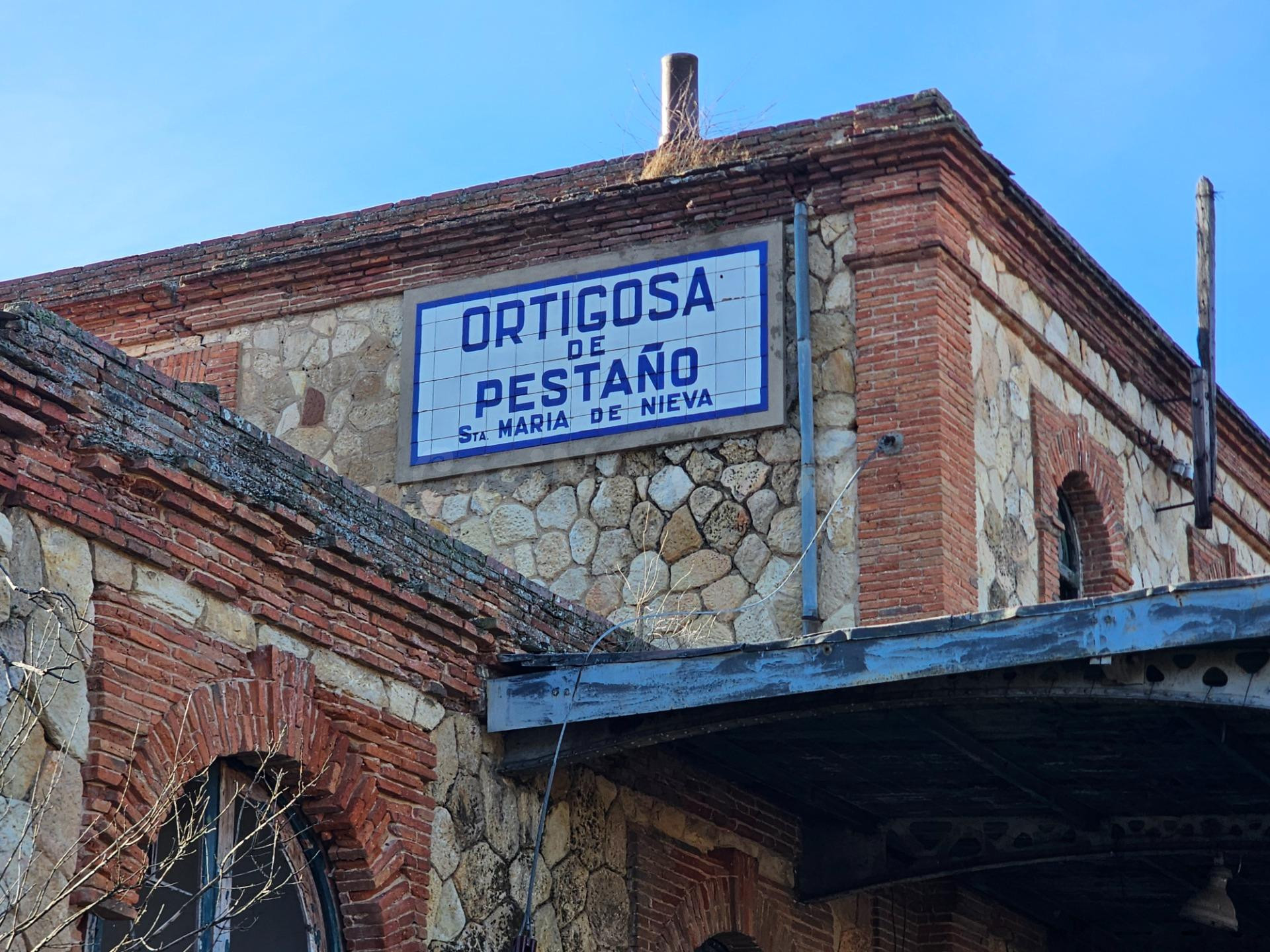 CASA RÚSTICA EN VENTA EN ORTIGOSA DE PESTAÑO