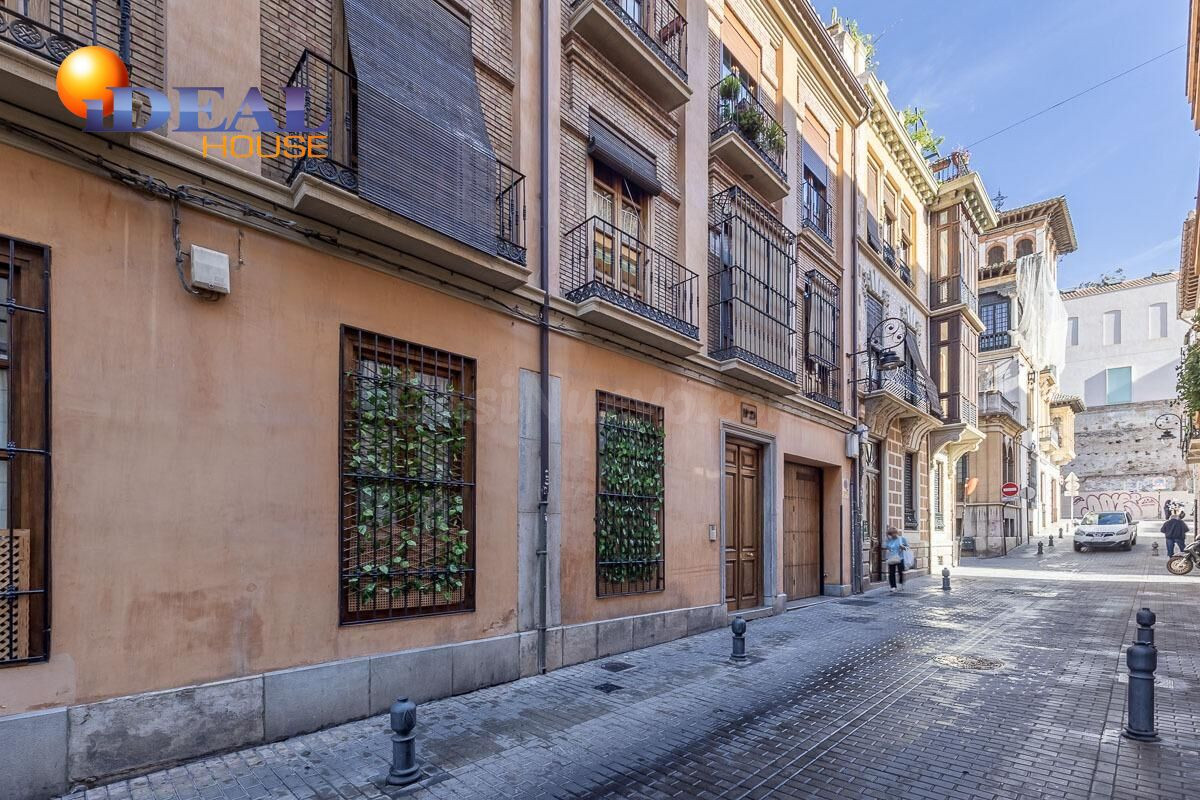 Garaje y Trastero en el Corazón de Granada