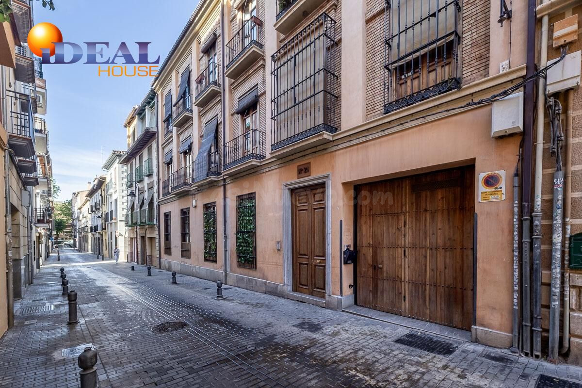 Garaje y Trastero en el Corazón de Granada - foto 2