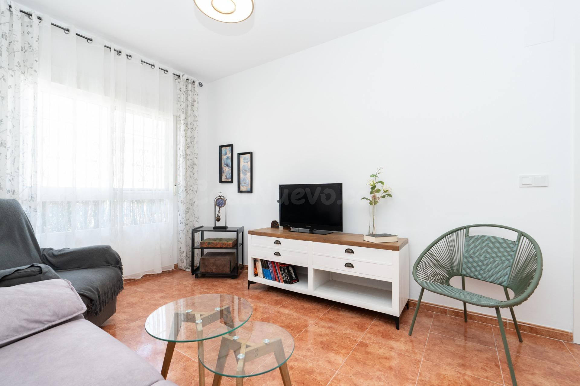 Vive o invierte en el Puerto de Motril | Piso seminuevo y am - foto 3