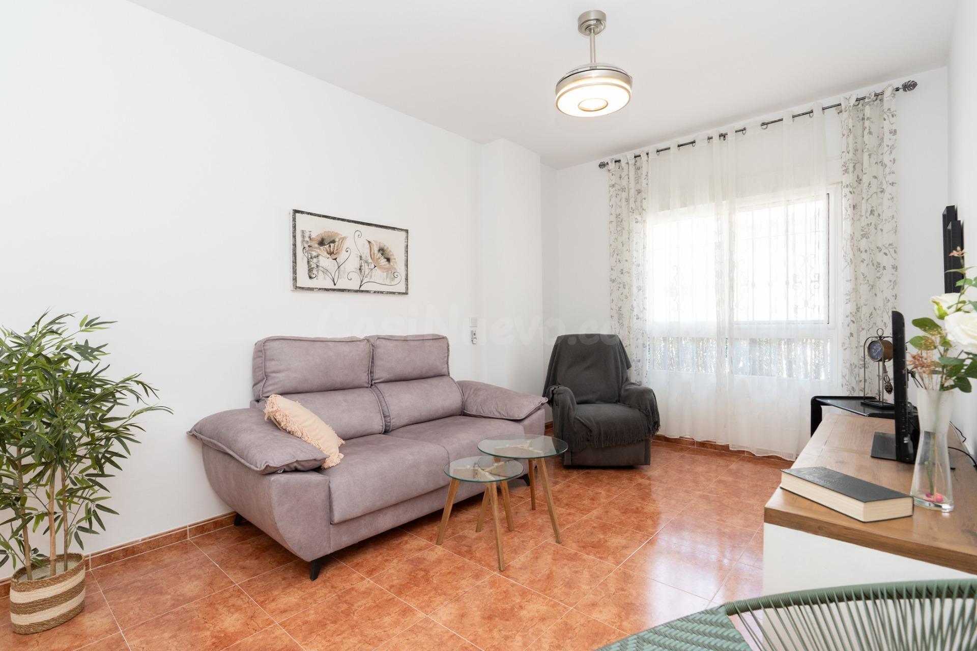 Vive o invierte en el Puerto de Motril | Piso seminuevo y am - foto 4