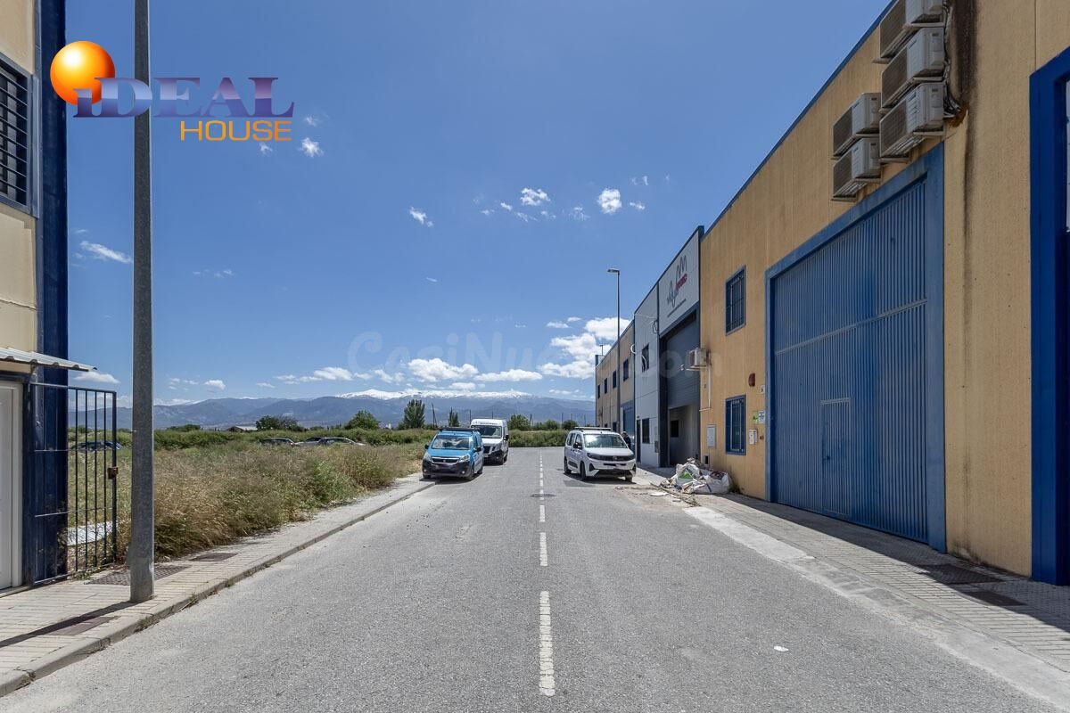 GRAN PARCELA EN ESQUINA CON 965 m2 Y 70 METROS DE FACAHADA, 