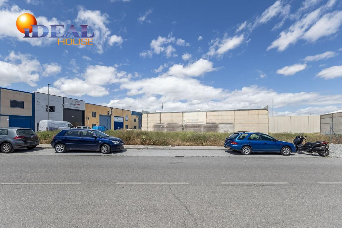 GRAN PARCELA EN ESQUINA CON 965 m2 Y 70 METROS DE FACAHADA,  - foto 3
