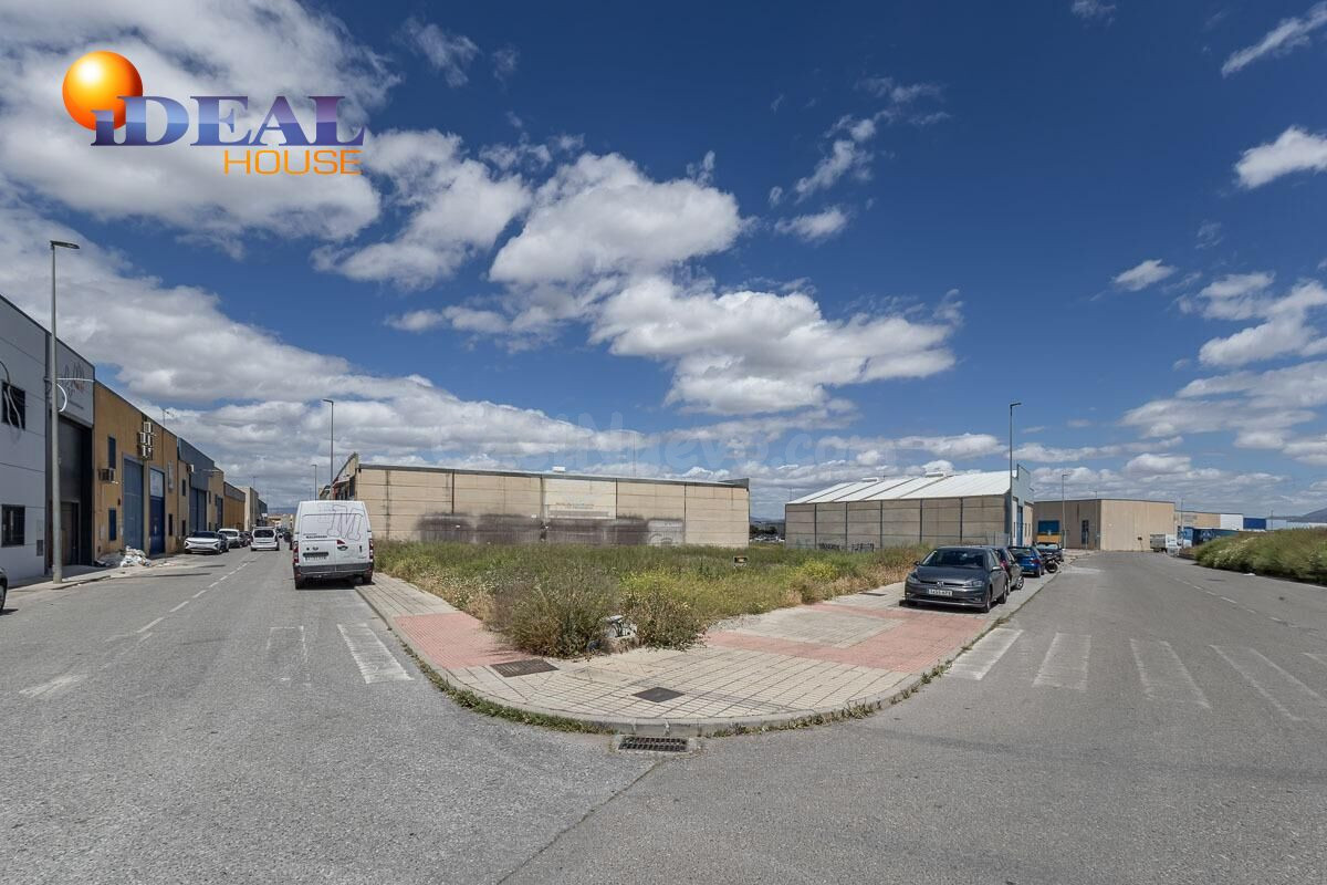 GRAN PARCELA EN ESQUINA CON 965 m2 Y 70 METROS DE FACAHADA,  - foto 4