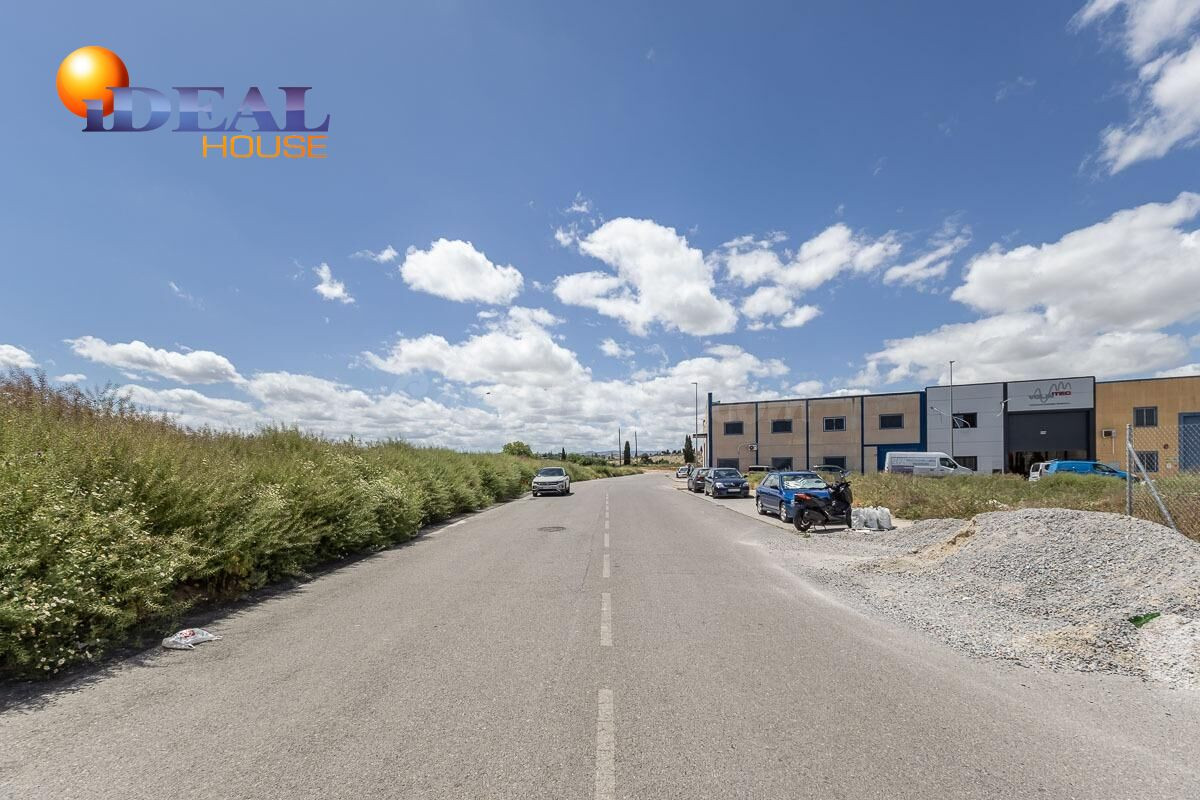 GRAN PARCELA EN ESQUINA CON 965 m2 Y 70 METROS DE FACAHADA,  - foto 5