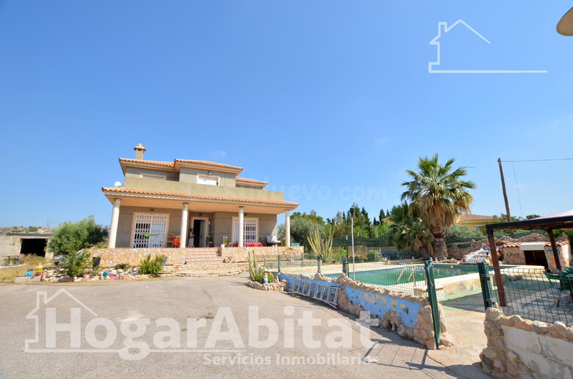 GRAN CHALET URBANO CON BARBACOA, PISCINA Y GARAJE