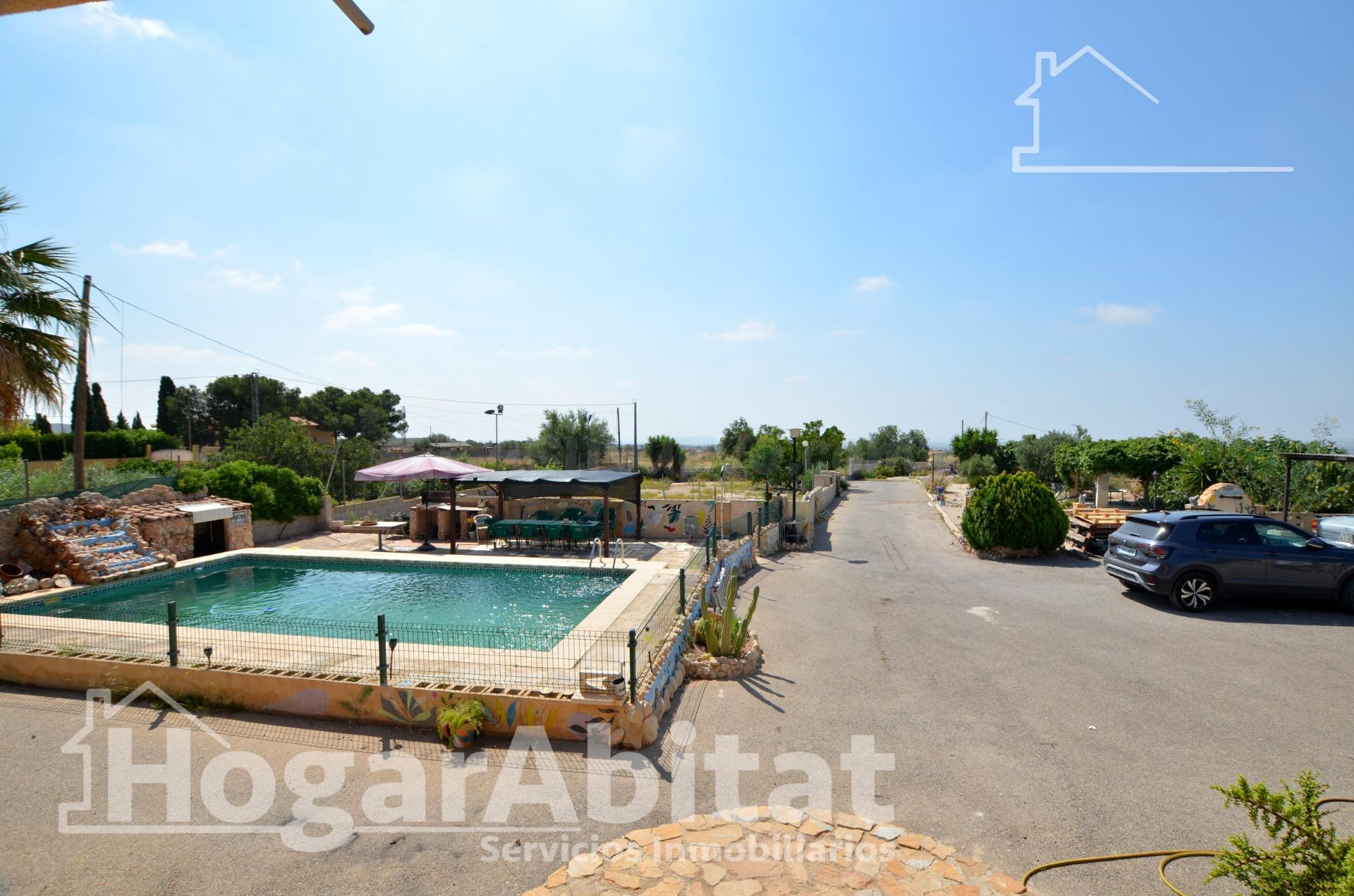 GRAN CHALET URBANO CON BARBACOA, PISCINA Y GARAJE - foto 3