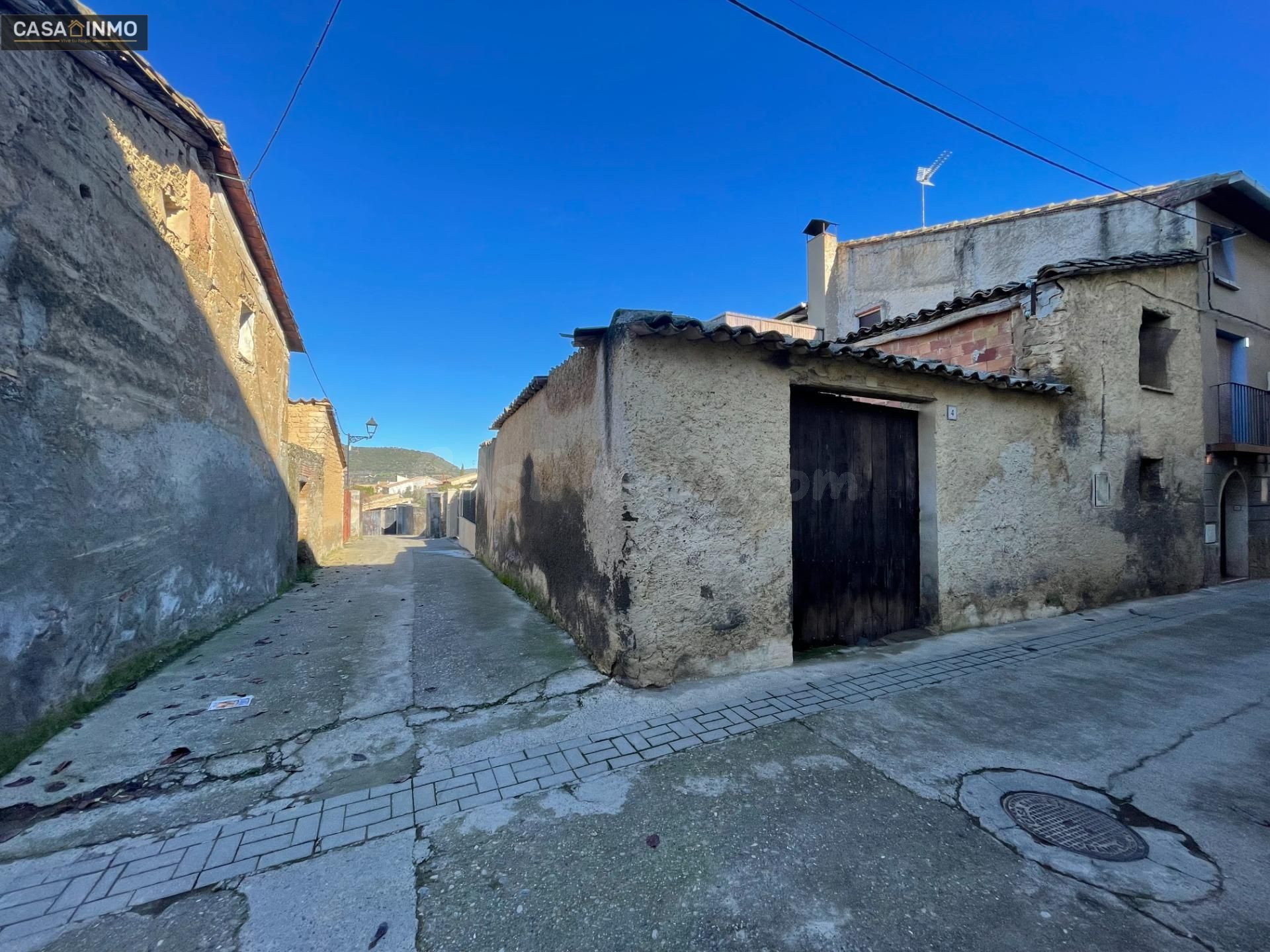 Se vende almacén en el pueblo de Salas Bajas. - foto 2