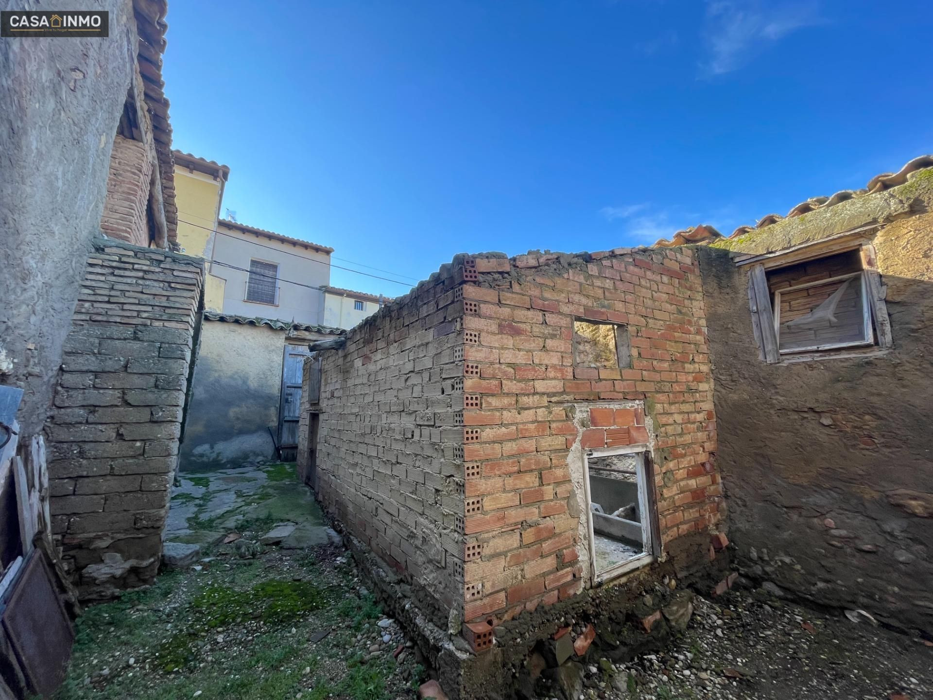 Se vende almacén en el pueblo de Salas Bajas. - foto 3