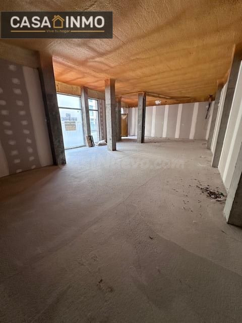 Se vende local de obra en zona Las Huertas. 100m2