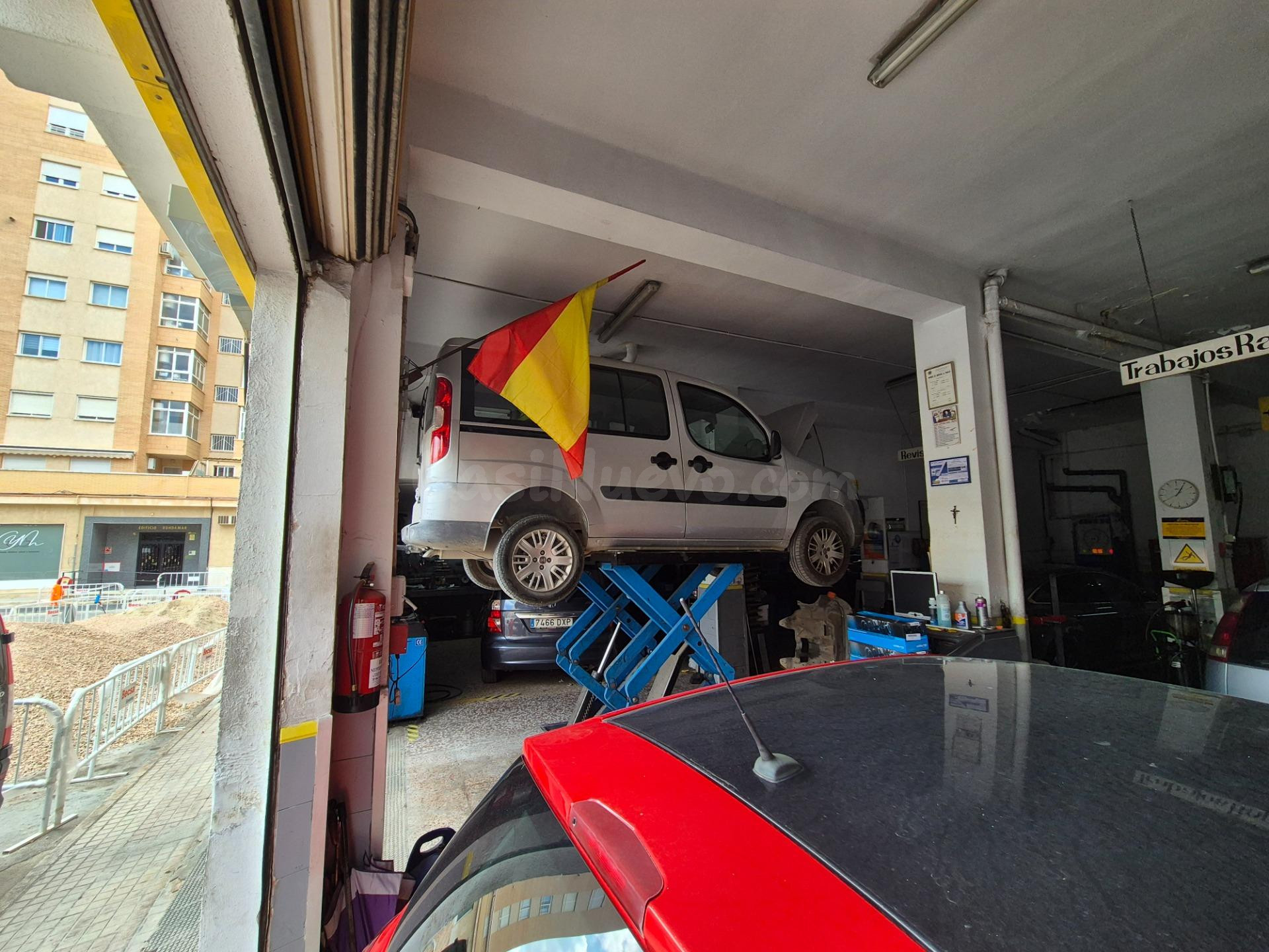 TALLER MECANICO DE COCHES EN VENTA EN ELDA - foto 3