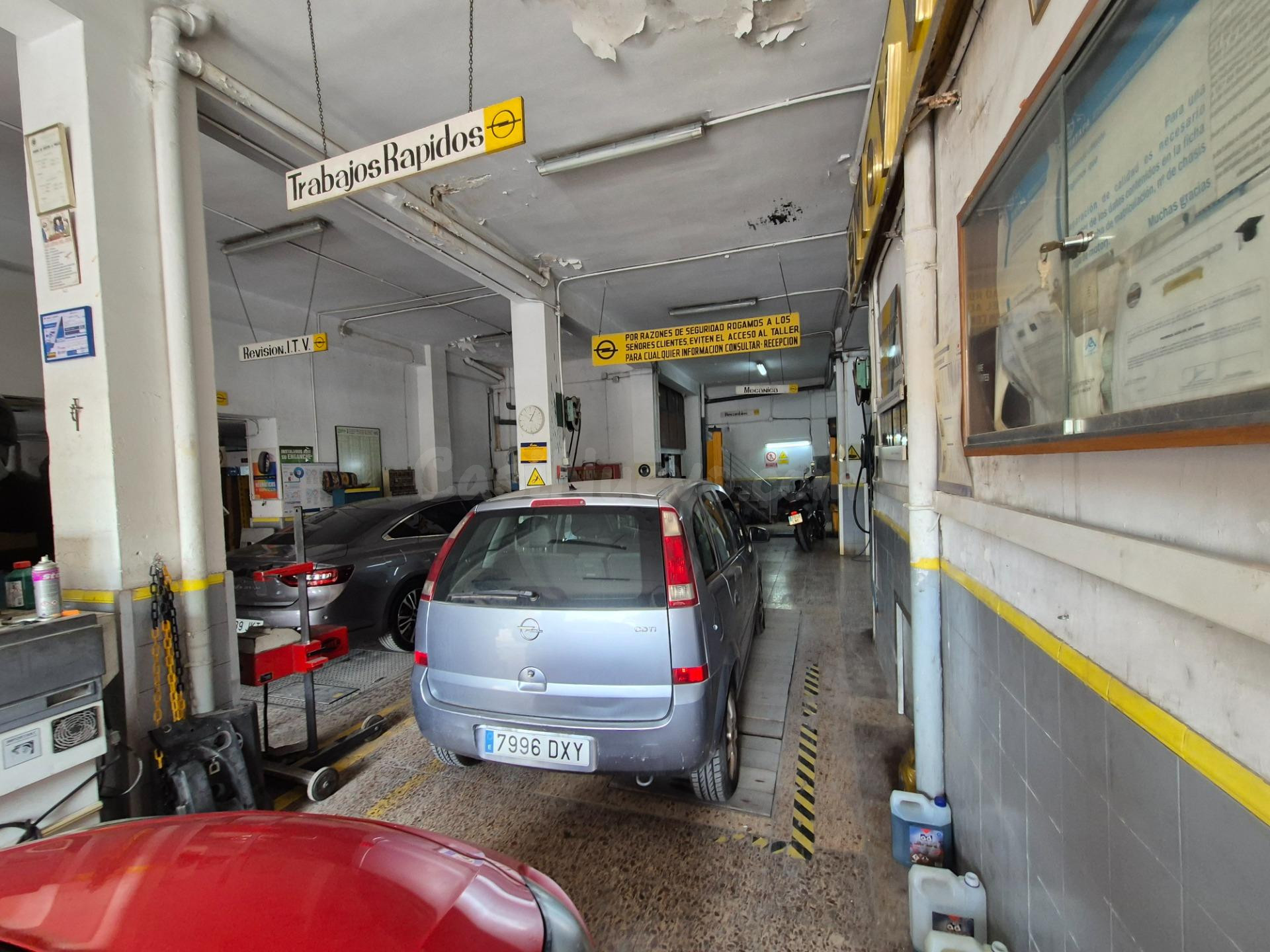 TALLER MECANICO DE COCHES EN VENTA EN ELDA - foto 5