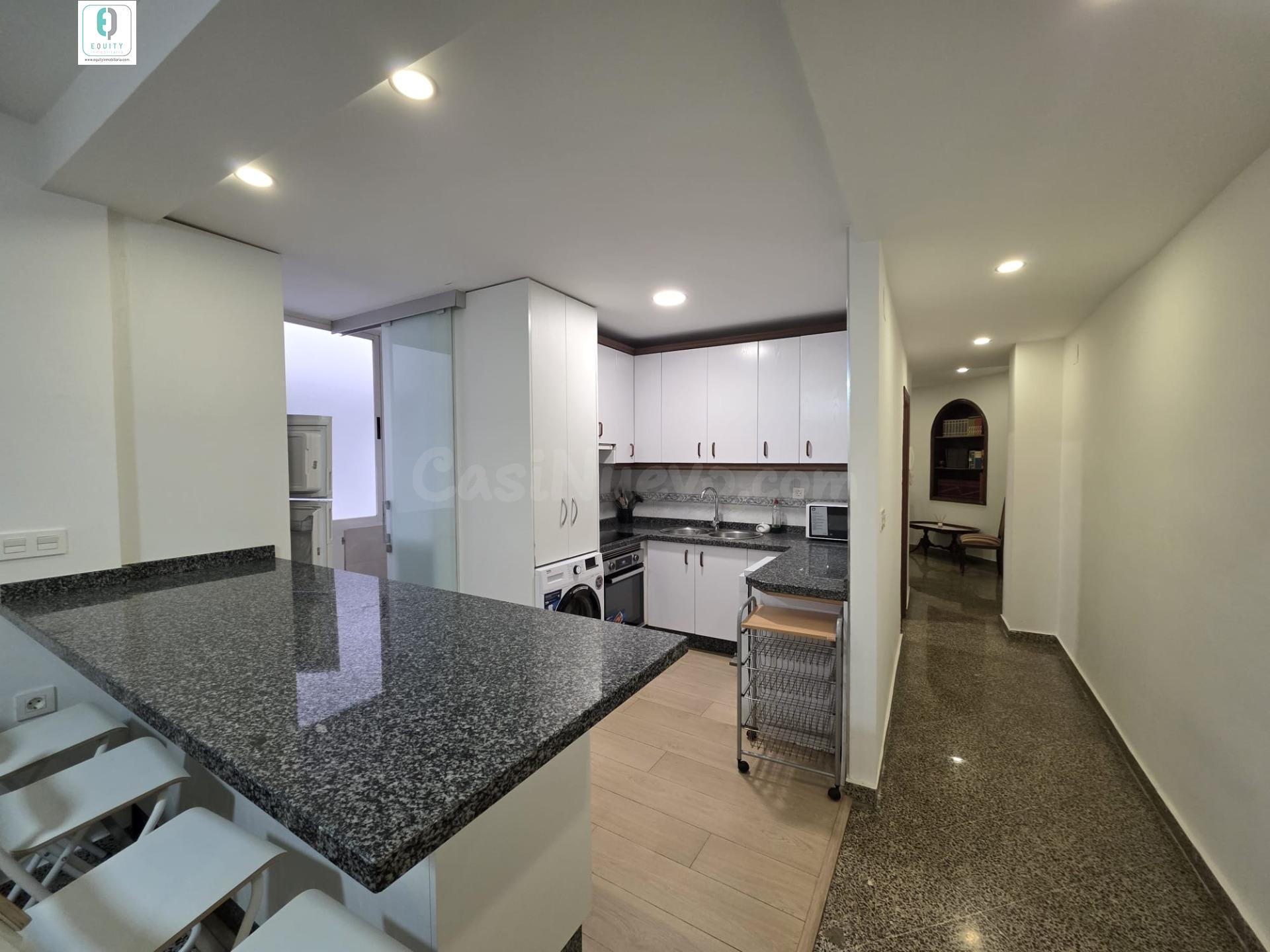 Piso de cuatro dormitorios amplios en pleno centro de Granad - foto 4