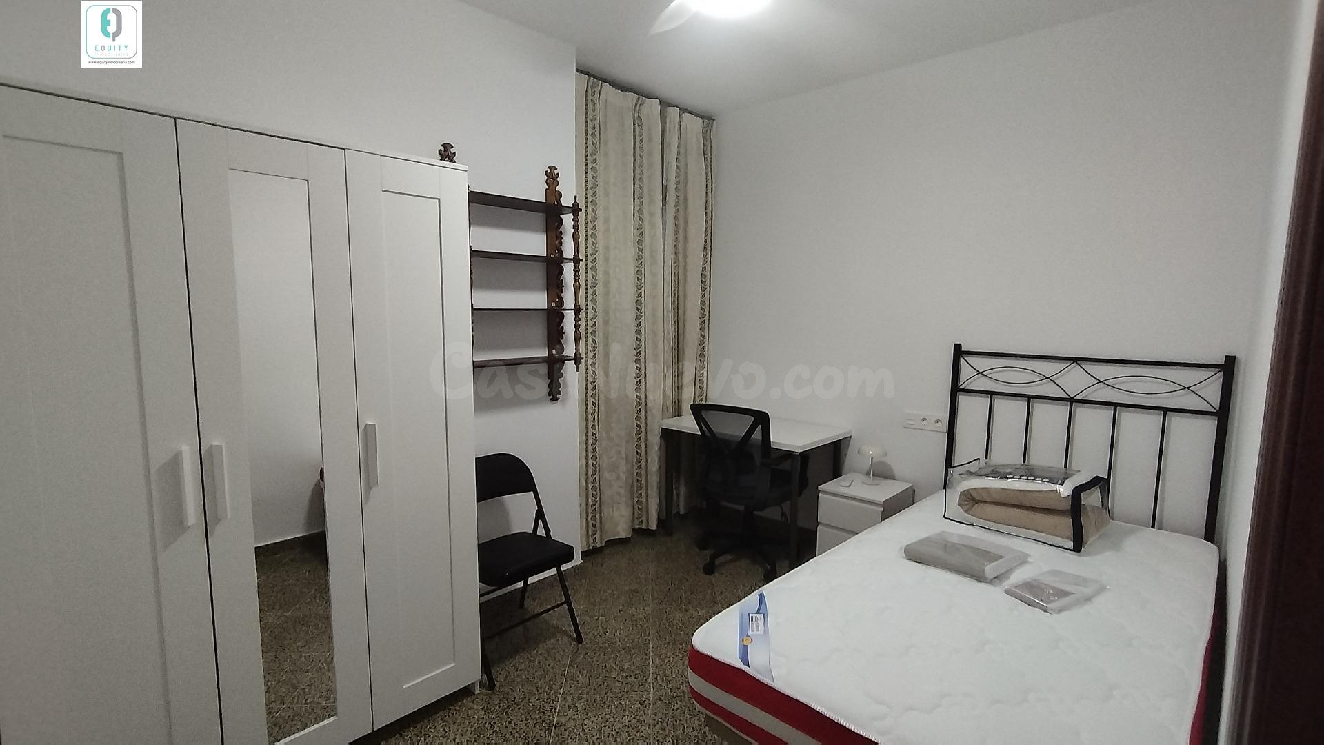 Piso de cuatro dormitorios amplios en pleno centro de Granad - foto 5
