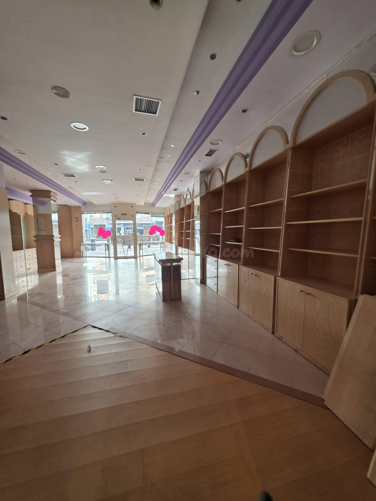 Amplio Local Comercial en Alquiler en Gamonal, Burgos - €120