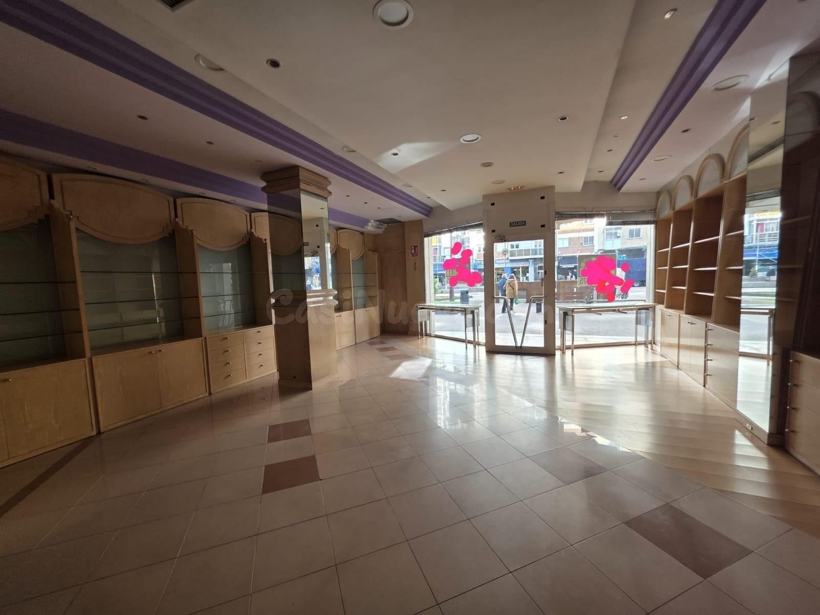 Amplio Local Comercial en Alquiler en Gamonal, Burgos - €120 - foto 2