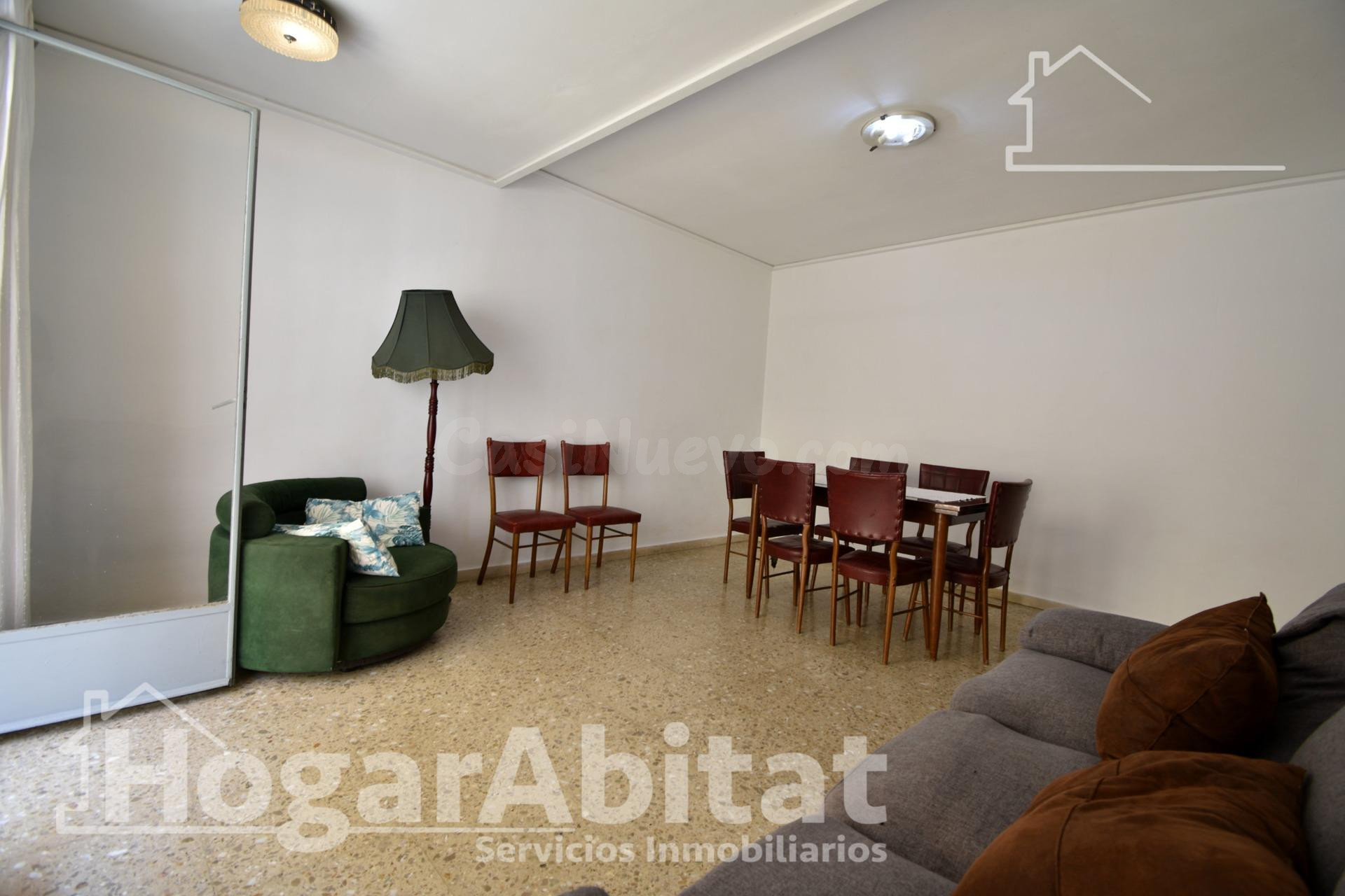 ¡ECONÓMICO! AMPLIO CON 4 DORMITORIOS Y BALCÓN - foto 3