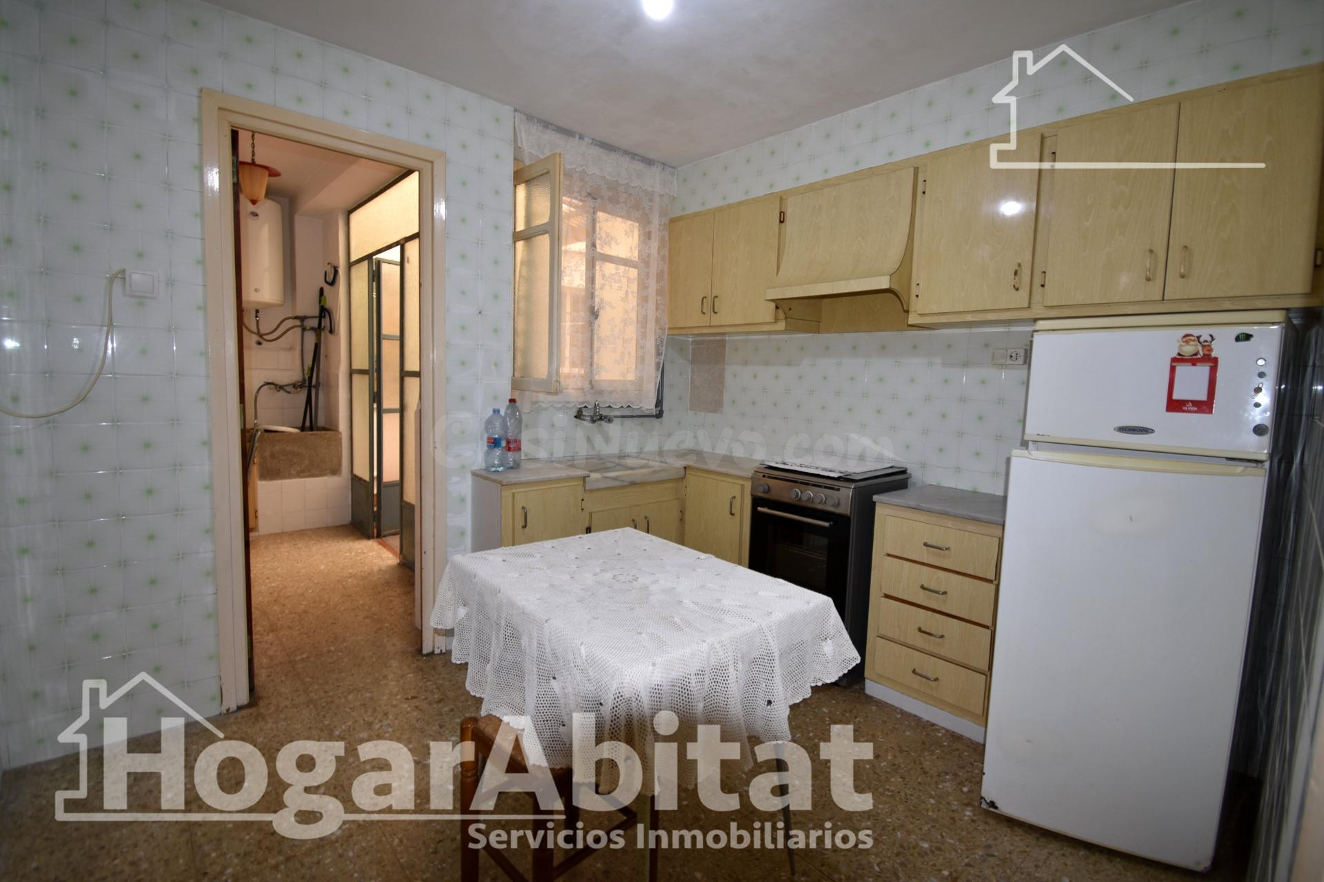 ¡ECONÓMICO! AMPLIO CON 4 DORMITORIOS Y BALCÓN - foto 5