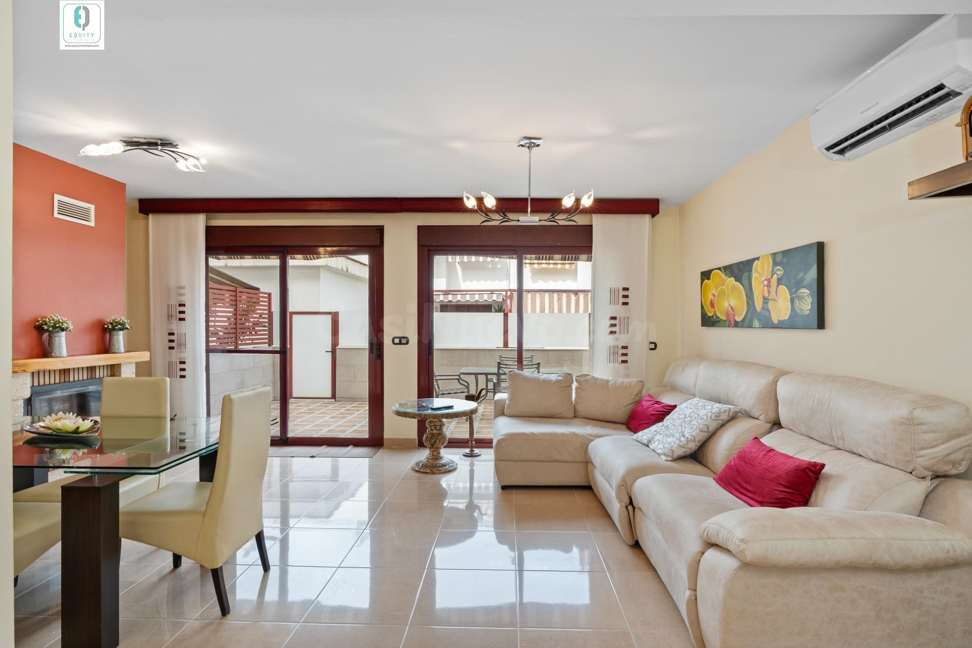 EXCLUSIVA VIVIENDA DE 305 m2 CONSTRUIDOS APROX JUNTO AL CENT - foto 2