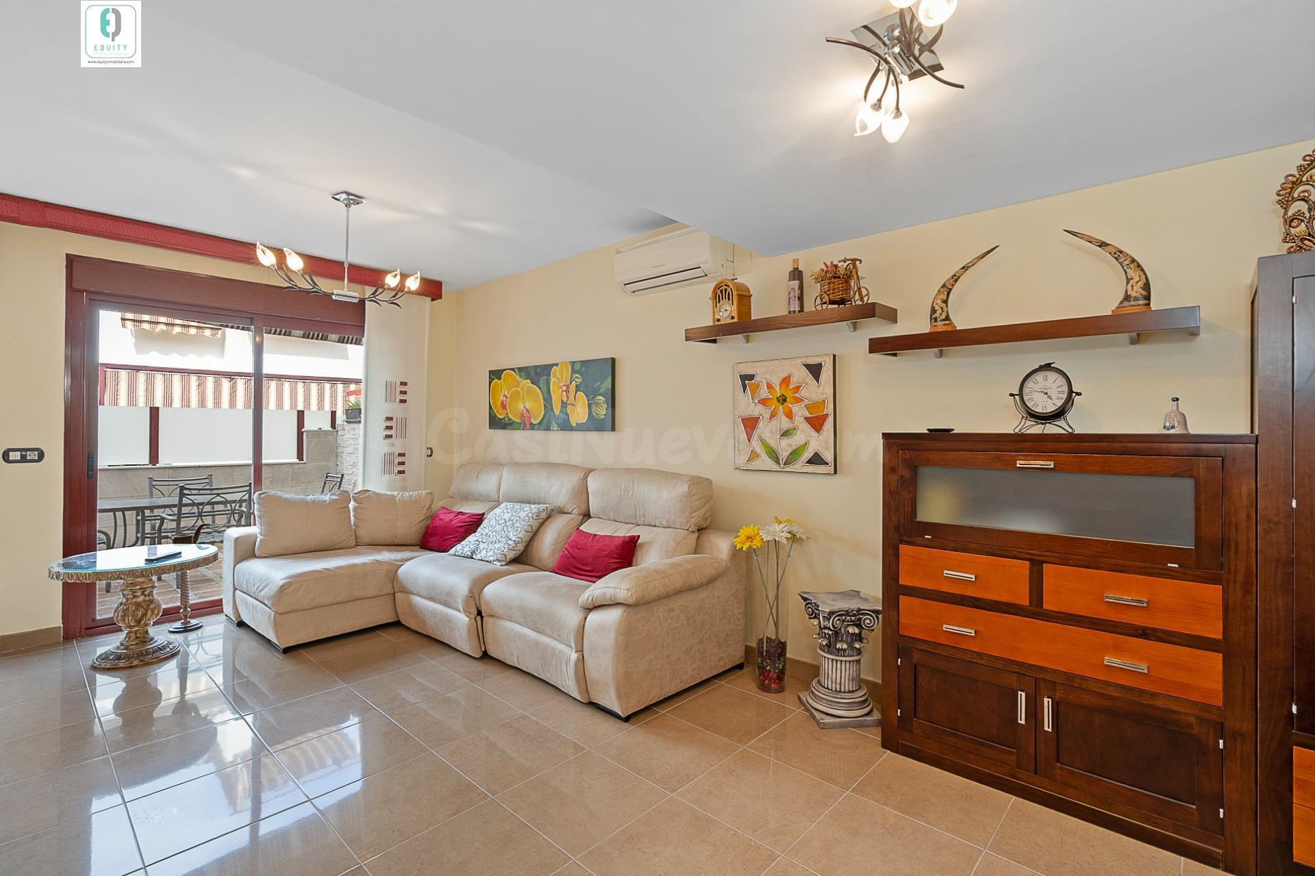 EXCLUSIVA VIVIENDA DE 305 m2 CONSTRUIDOS APROX JUNTO AL CENT - foto 4