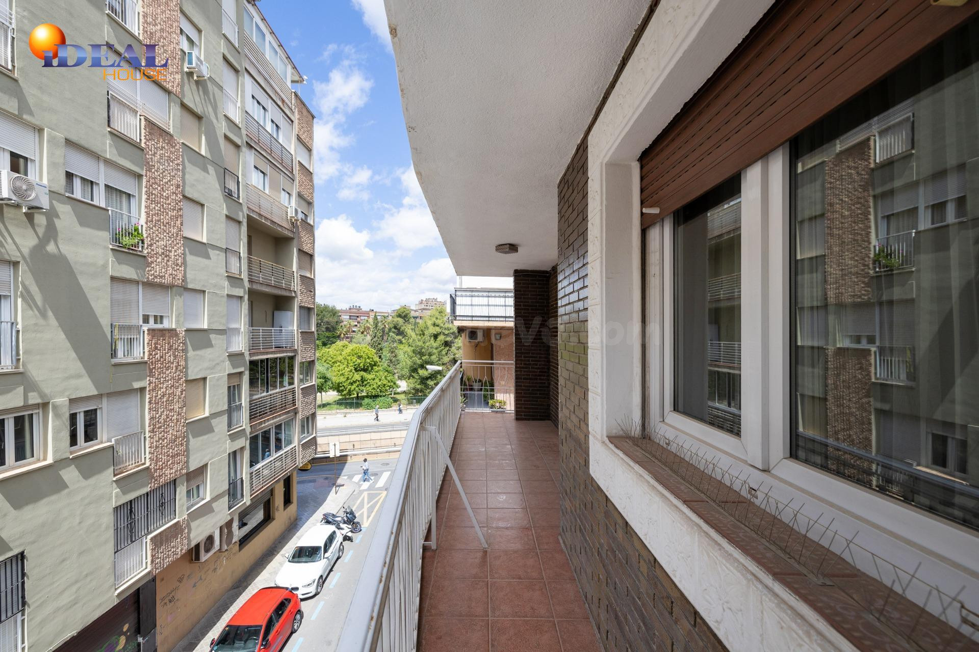 PISO EXTERIOR EN ACERA DE CANASTEROS, JUNTO A CONSTITUCIÓN Y