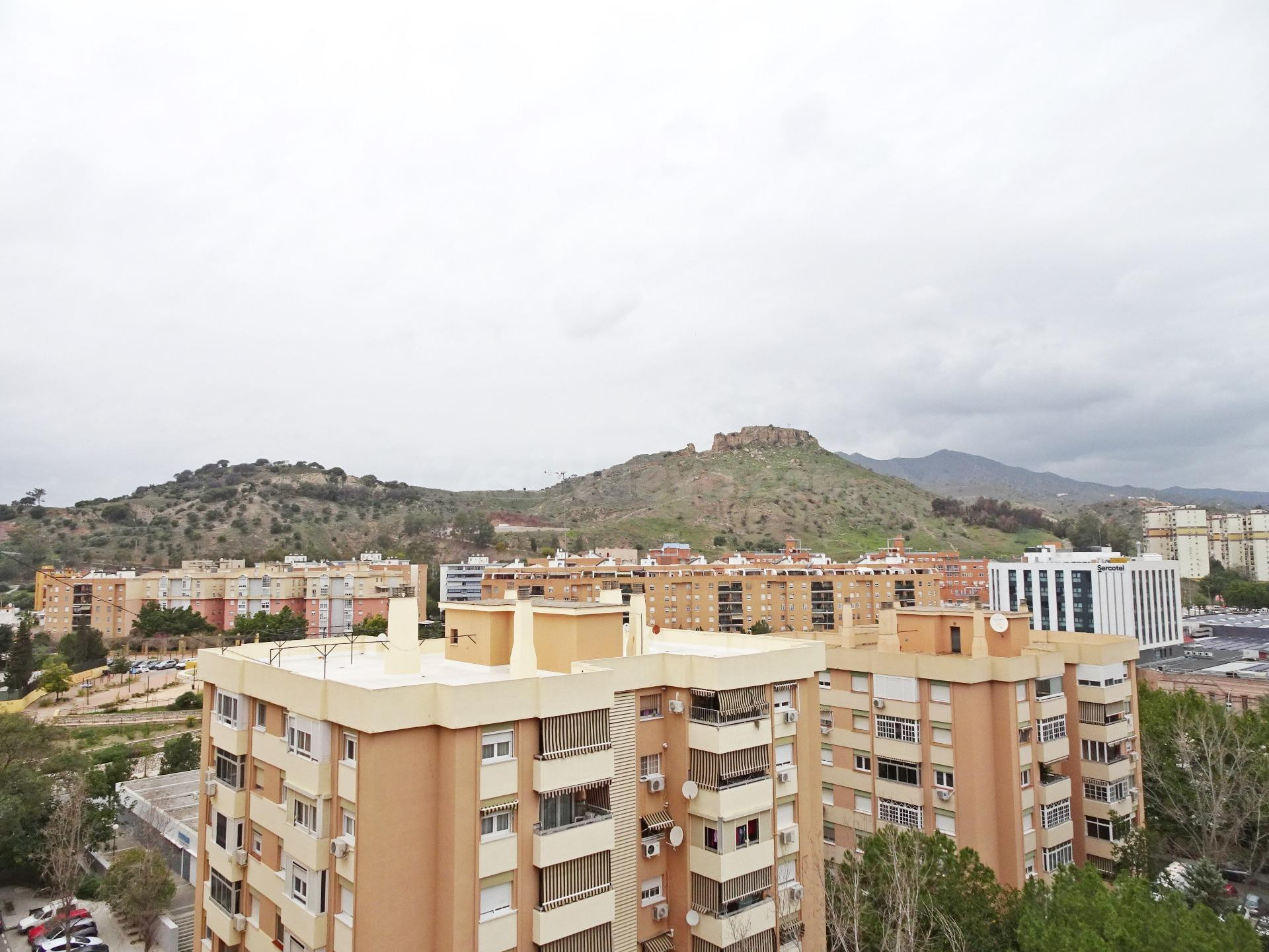 Espectacular piso reformado con vistas panorámicas al mar y  - foto 2