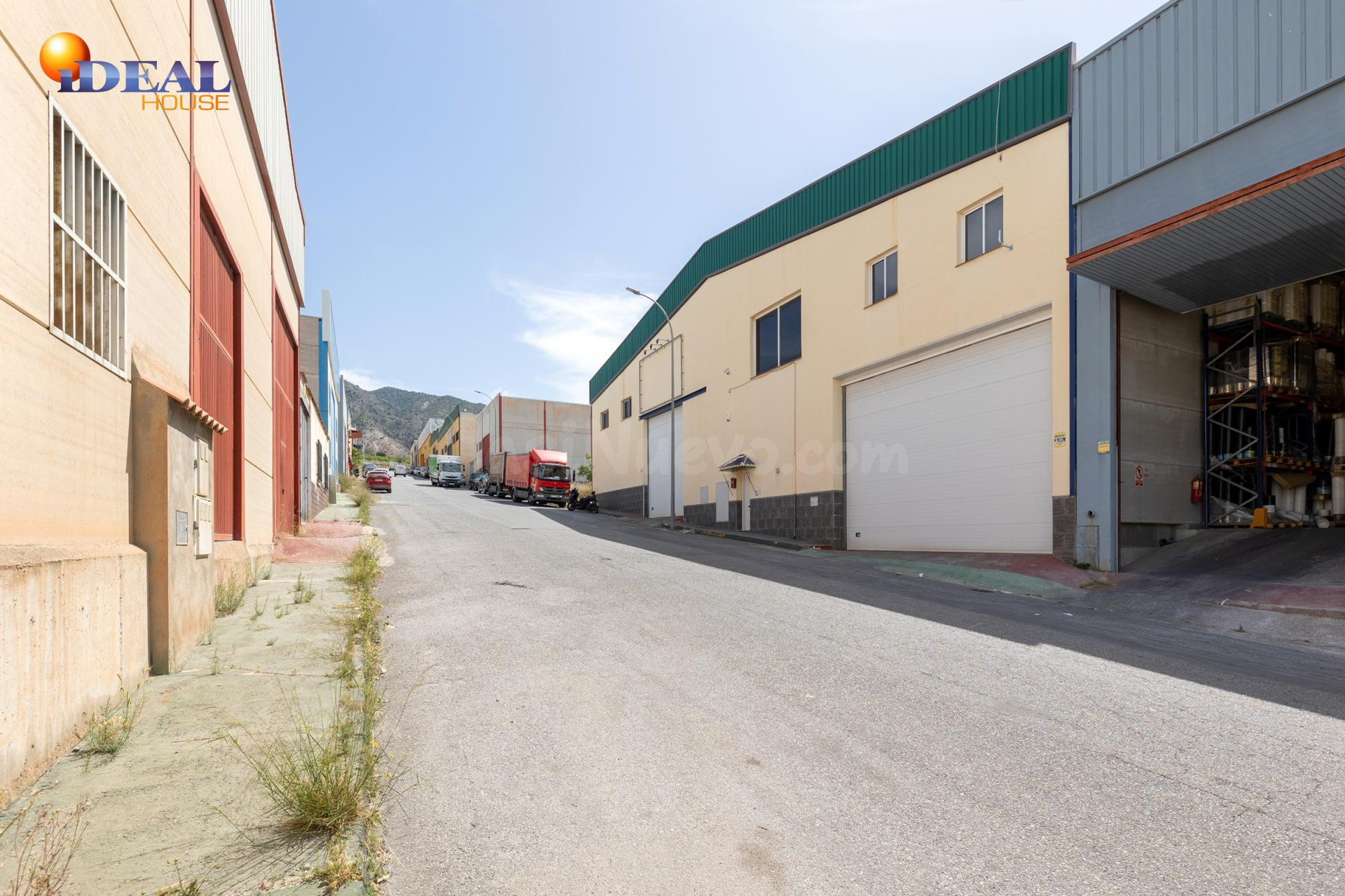 SE VENDE Nave Industrial en Dúrcal con Instalaciones Complet