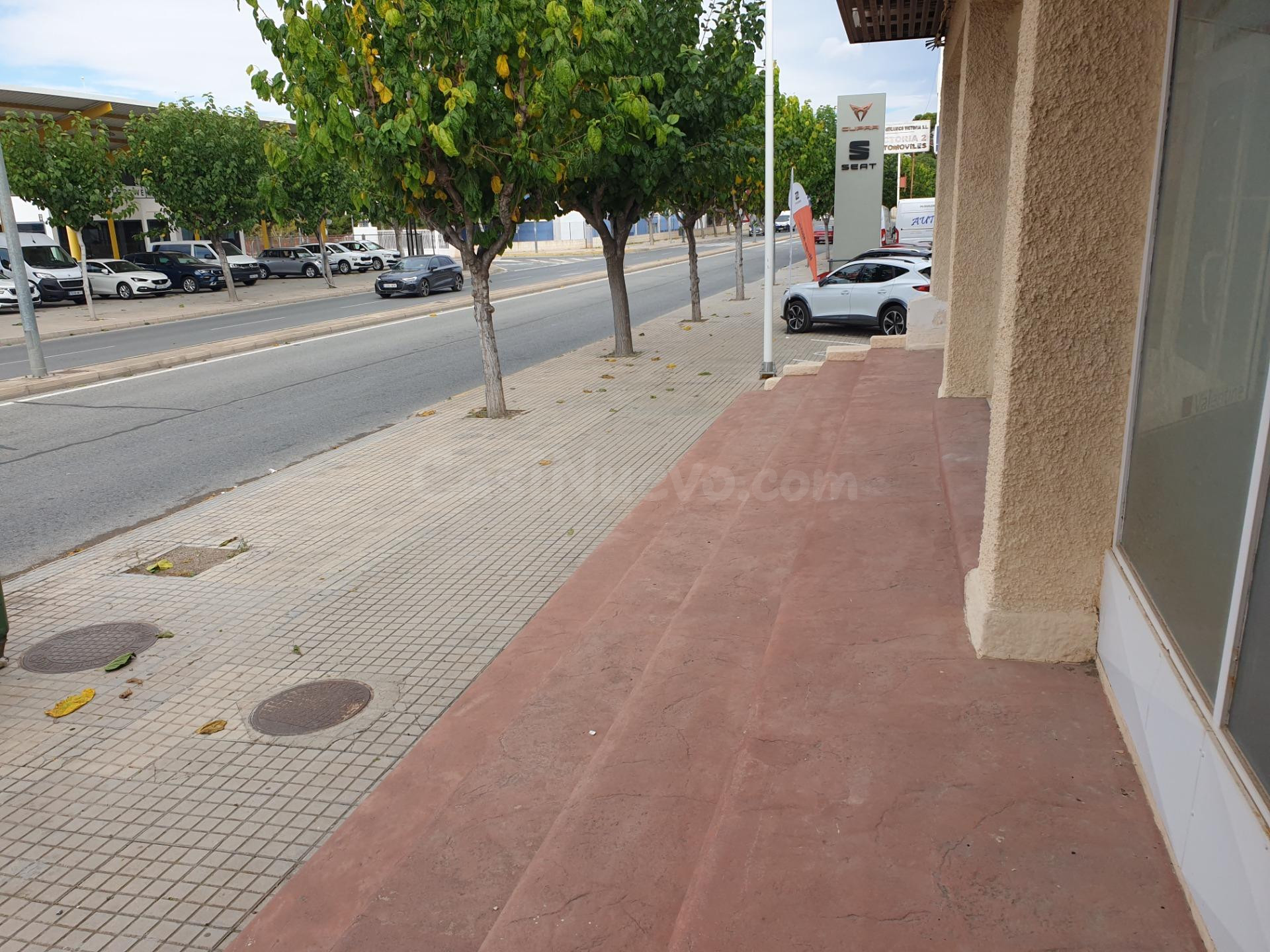SE ALQUILA NAVE