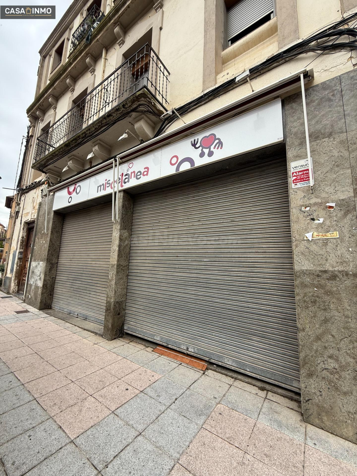 Se alquila local comercial en el Centro de Binefar.