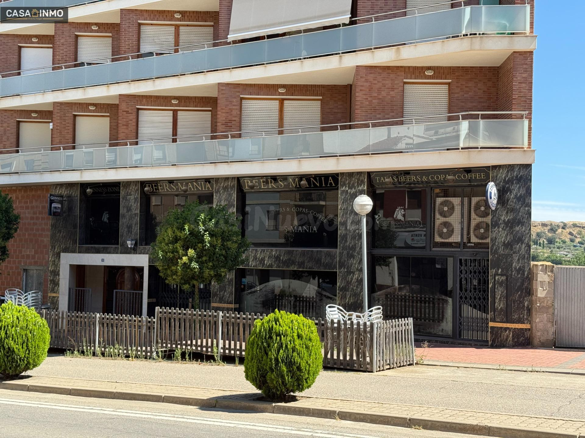 Se vende bar cervecería en Monzón.