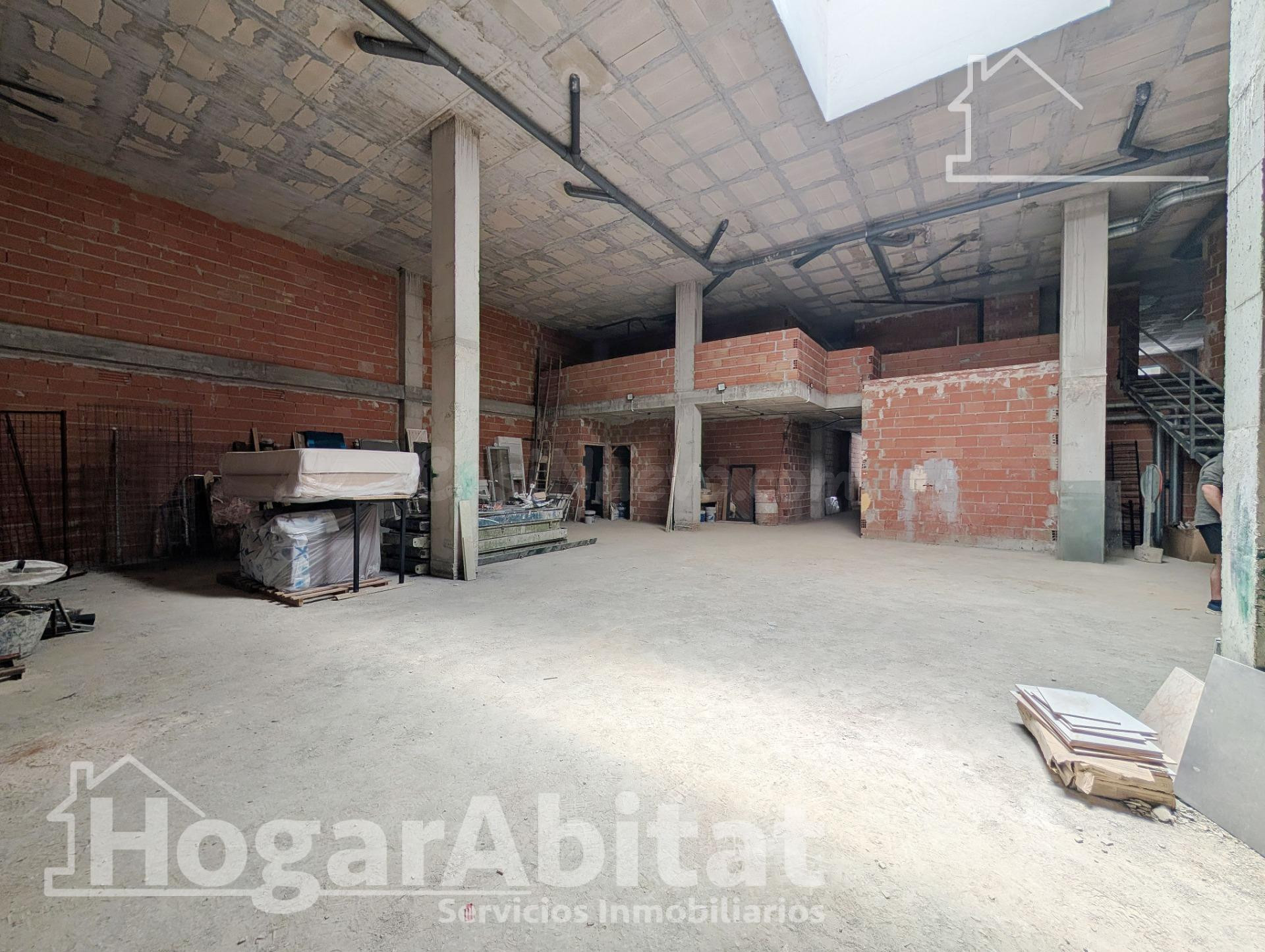 ¡PERFECTO PARA INVERTIR! LOCAL COMERCIAL MUY GRANDE Y BIEN U - foto 2